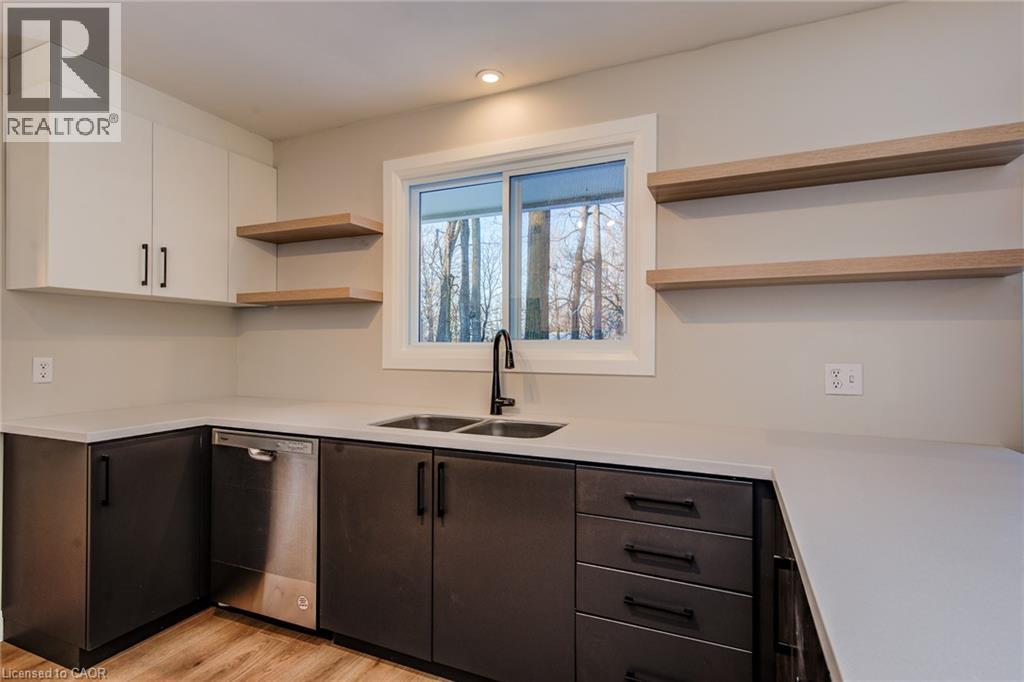 332 Longfellow Drive, Waterloo, Ontario  N2L 2S3 - Photo 5 - 40871318