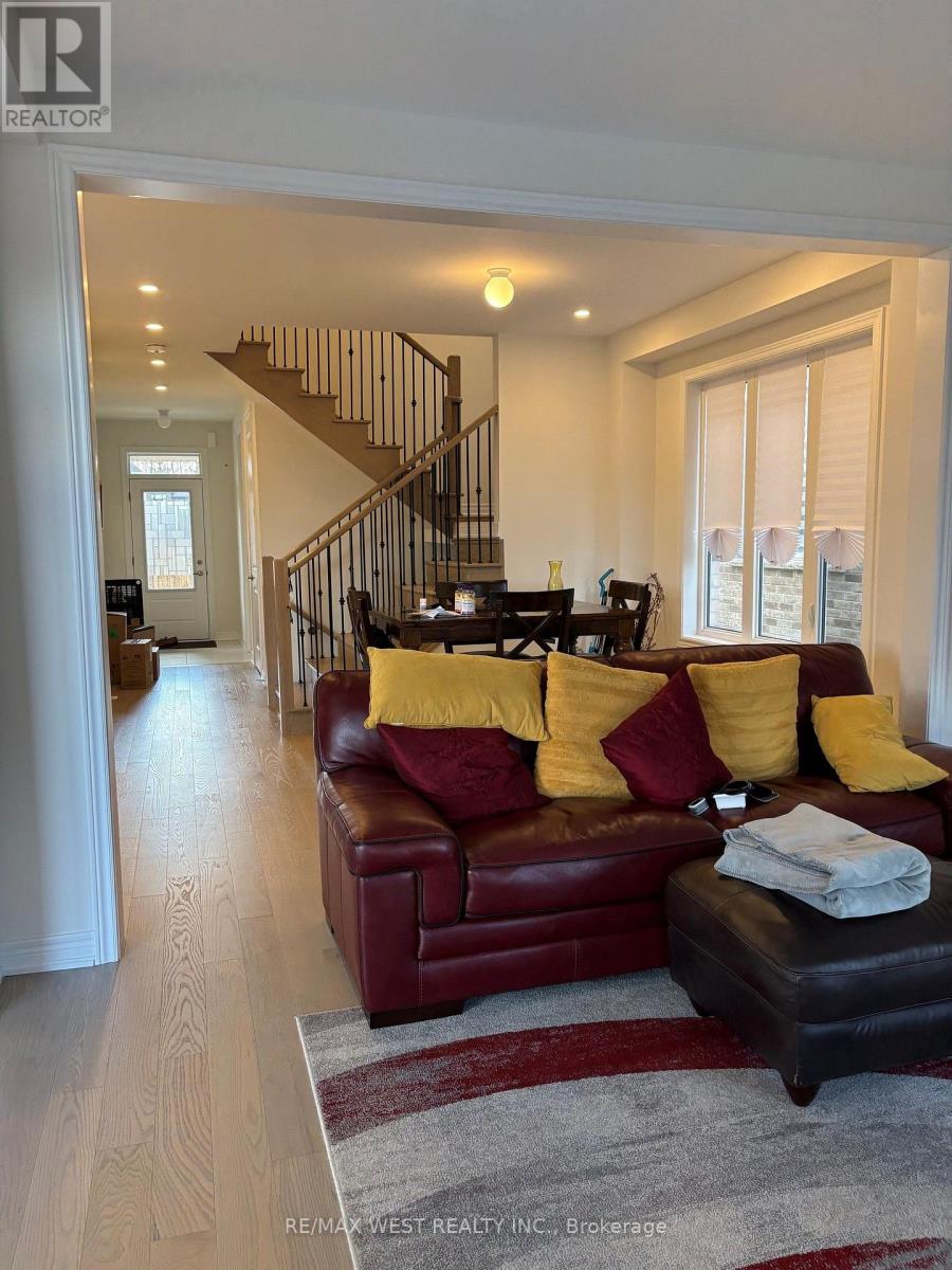 1352 Davis Loop Circle, Innisfil (Lefroy), Ontario L0L 1W0 - Photo 2 - N14033160