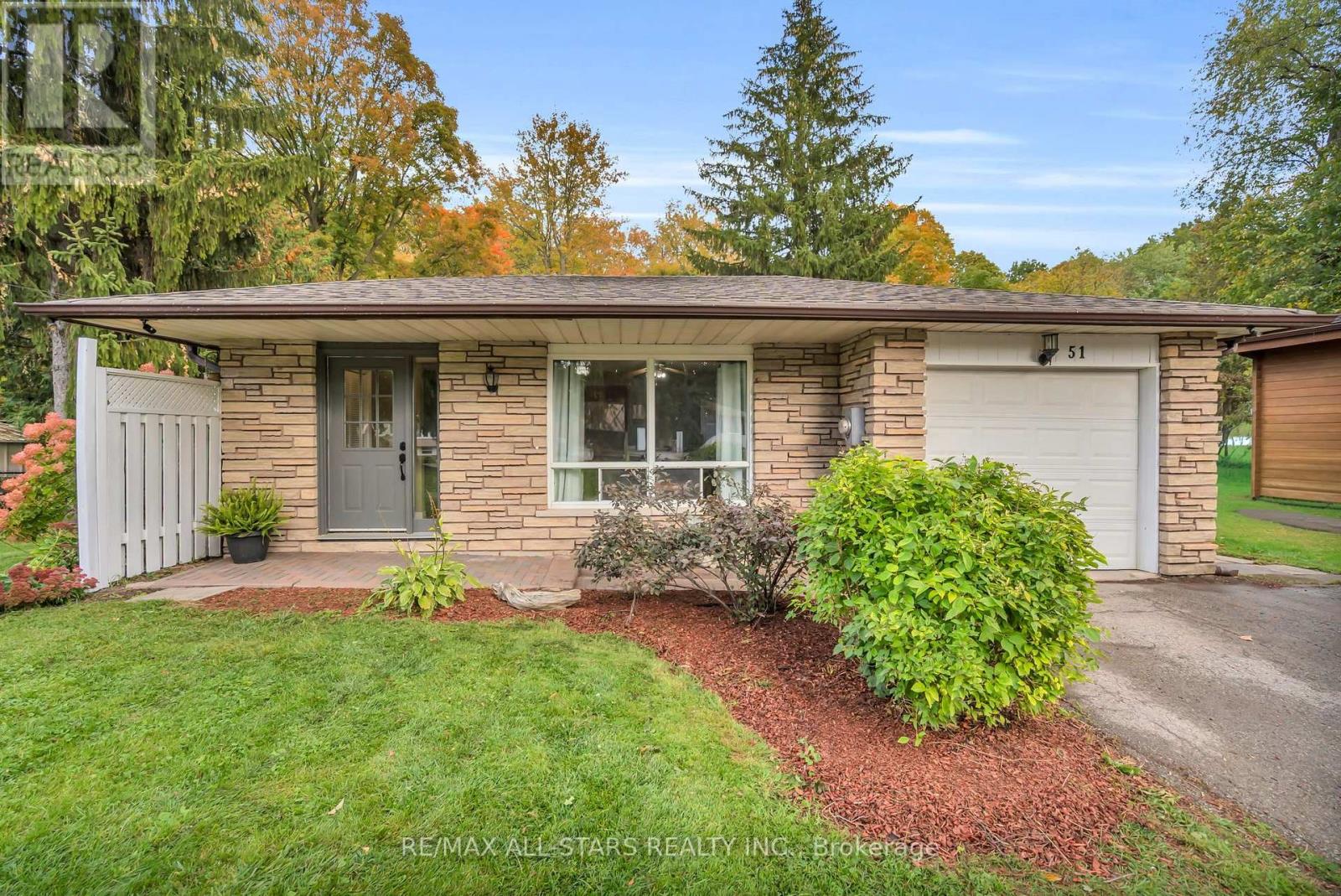 51 Queen Street, Georgina, Ontario  L0E 1R0 - Photo 1 - N14033208