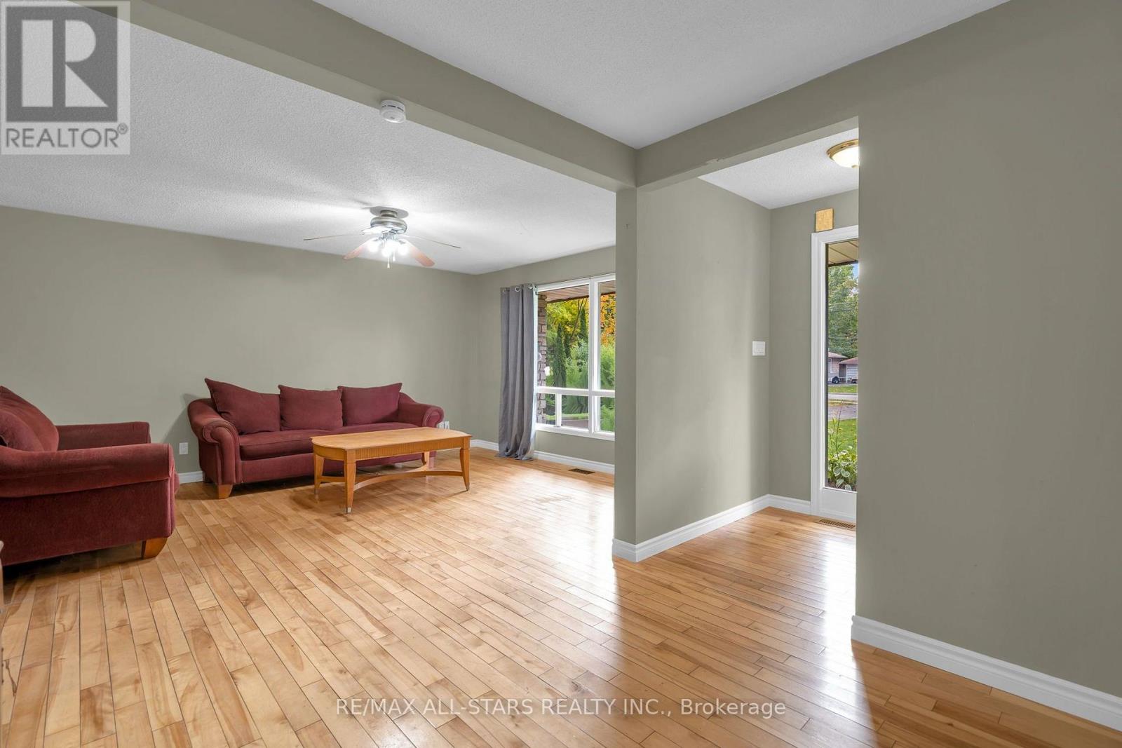 51 Queen Street, Georgina, Ontario  L0E 1R0 - Photo 8 - N14033208