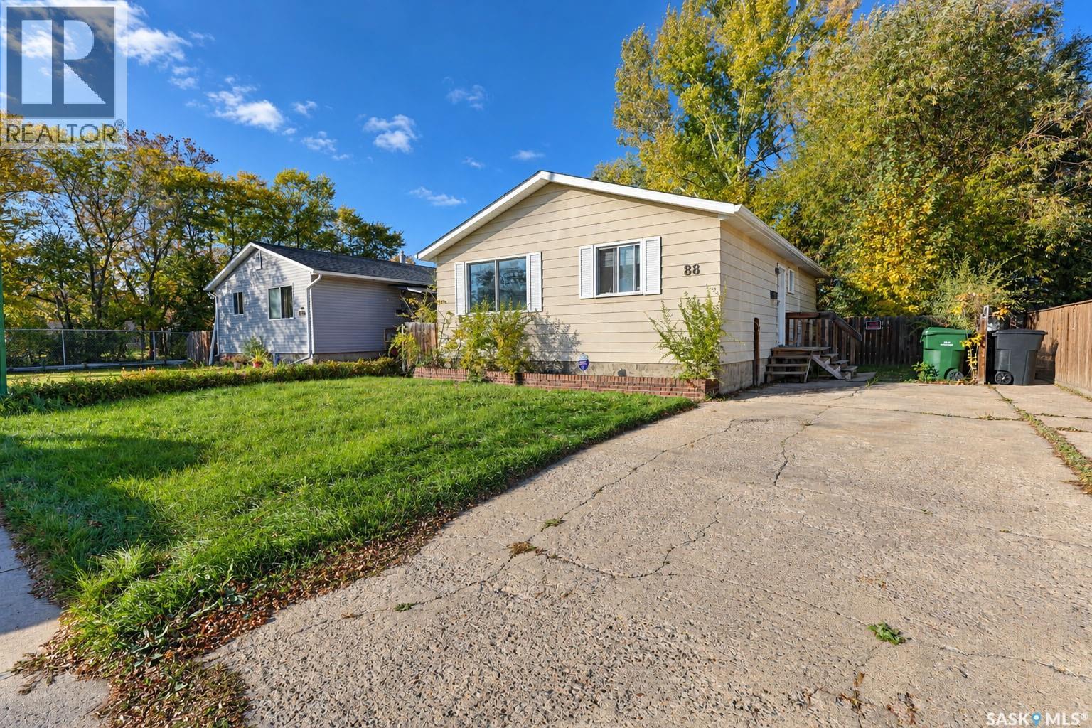 88 Bowerman Crescent, Prince Albert, Saskatchewan  S6V 6G4 - Photo 3 - SK051078