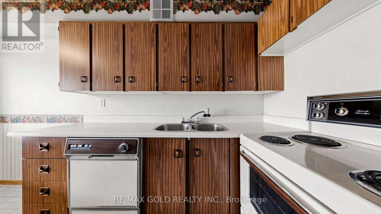 1504 - 270 Scarlett Road, Toronto, Ontario  M6N 4X5 - Photo 24 - W14033078