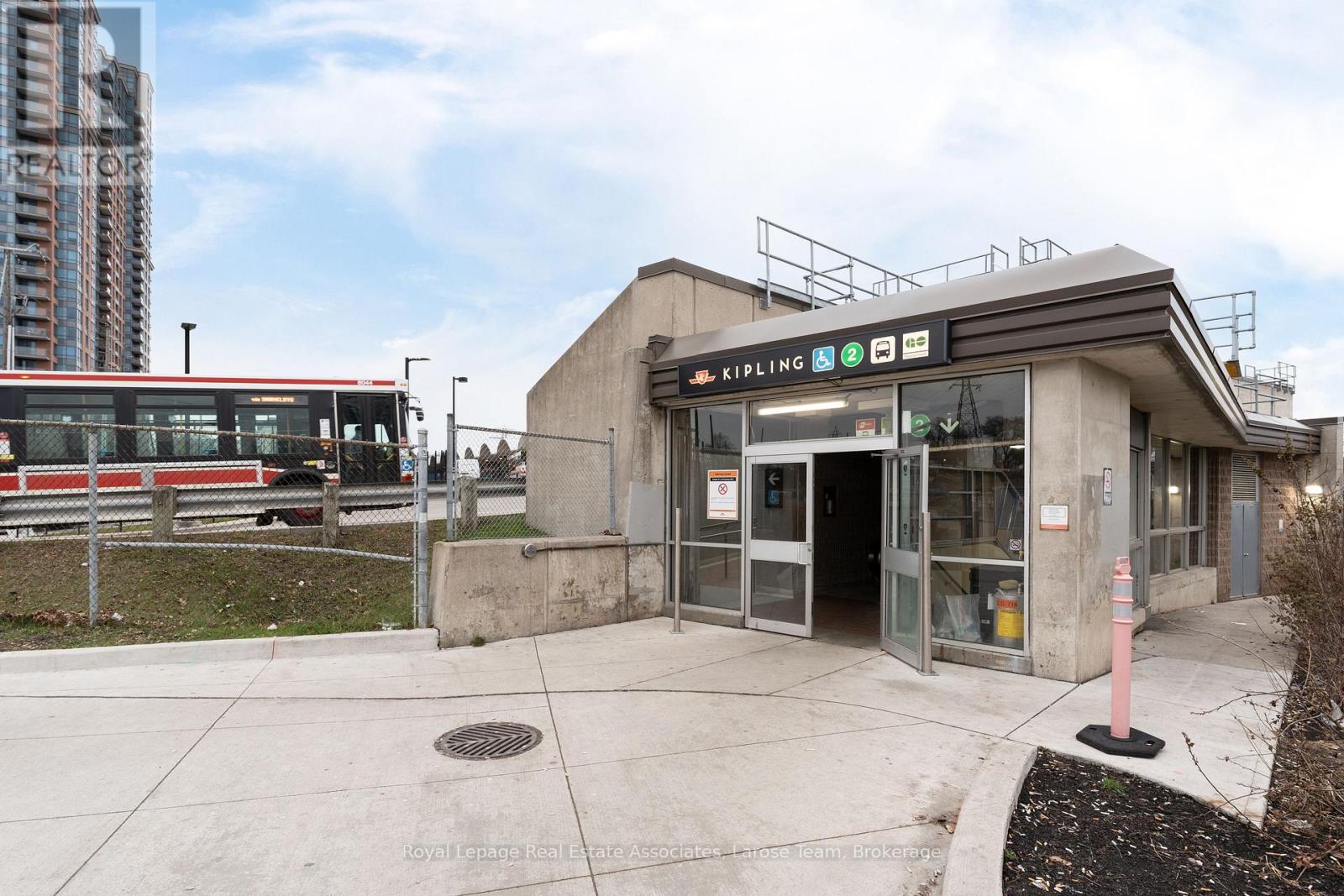 1019 - 5233 Dundas Street W, Toronto, Ontario  M9B 6M1 - Photo 26 - W14033122