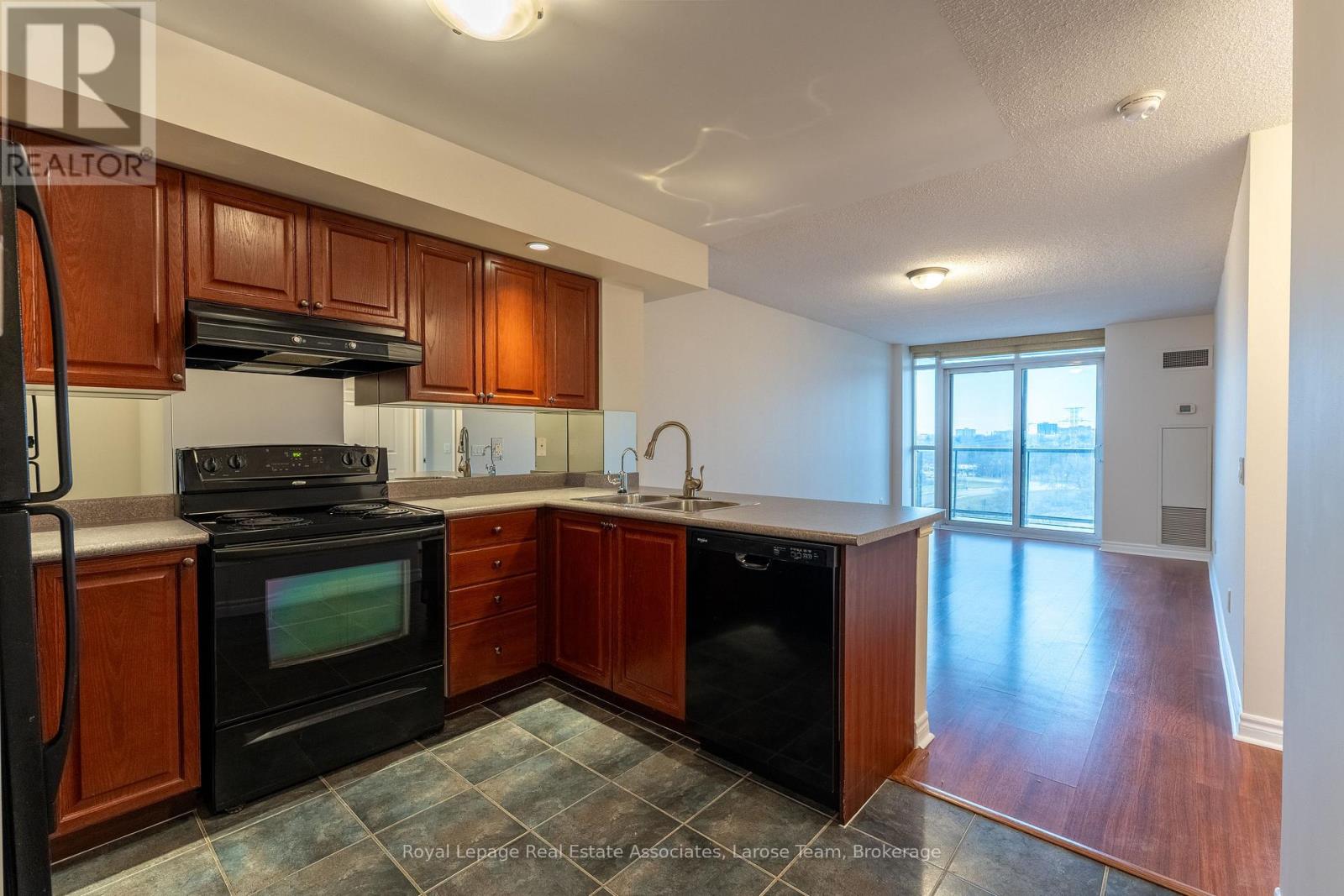 1019 - 5233 Dundas Street W, Toronto, Ontario  M9B 6M1 - Photo 9 - W14033122