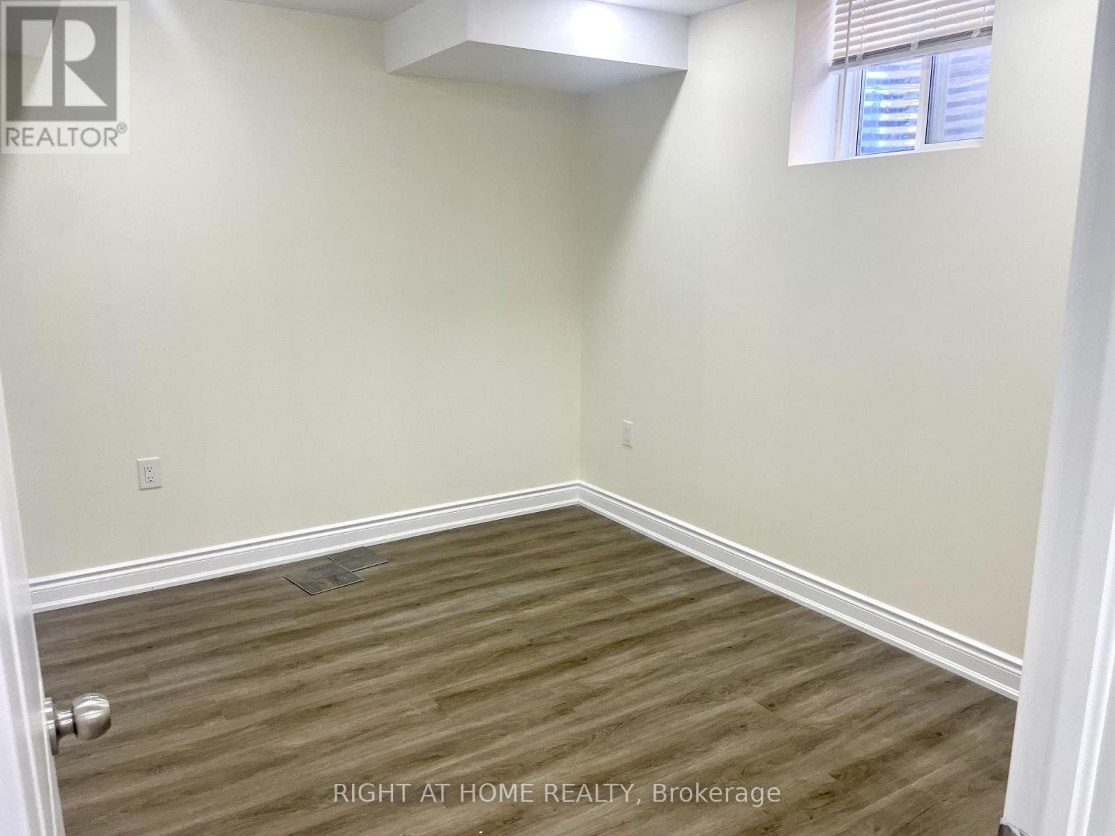 Unit #2 (Bsmt) - 11 Herdwick Street, Brampton, Ontario  L6S 6L6 - Photo 3 - W14033142