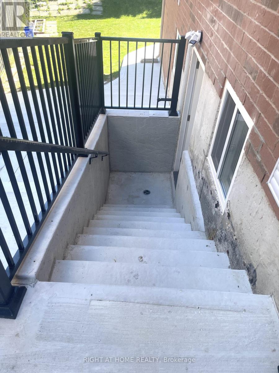 Unit #2 (Bsmt) - 11 Herdwick Street, Brampton, Ontario  L6S 6L6 - Photo 9 - W14033142