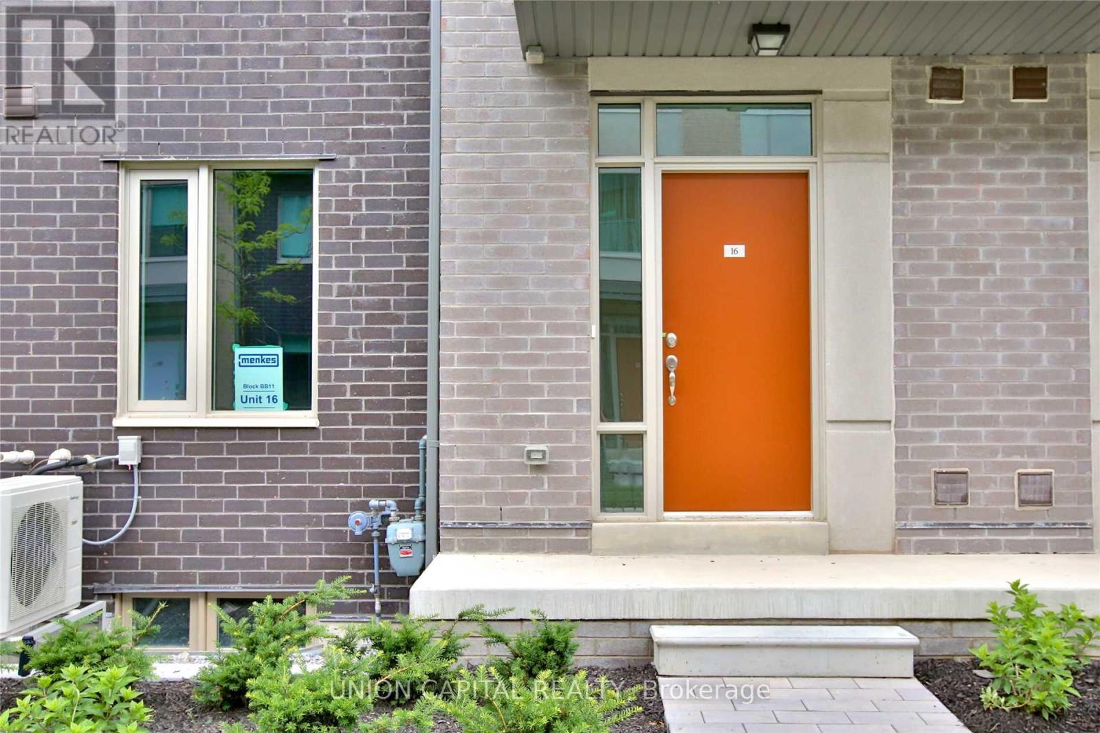 16 - 18 APPLEWOOD LANE, Toronto, Ontario