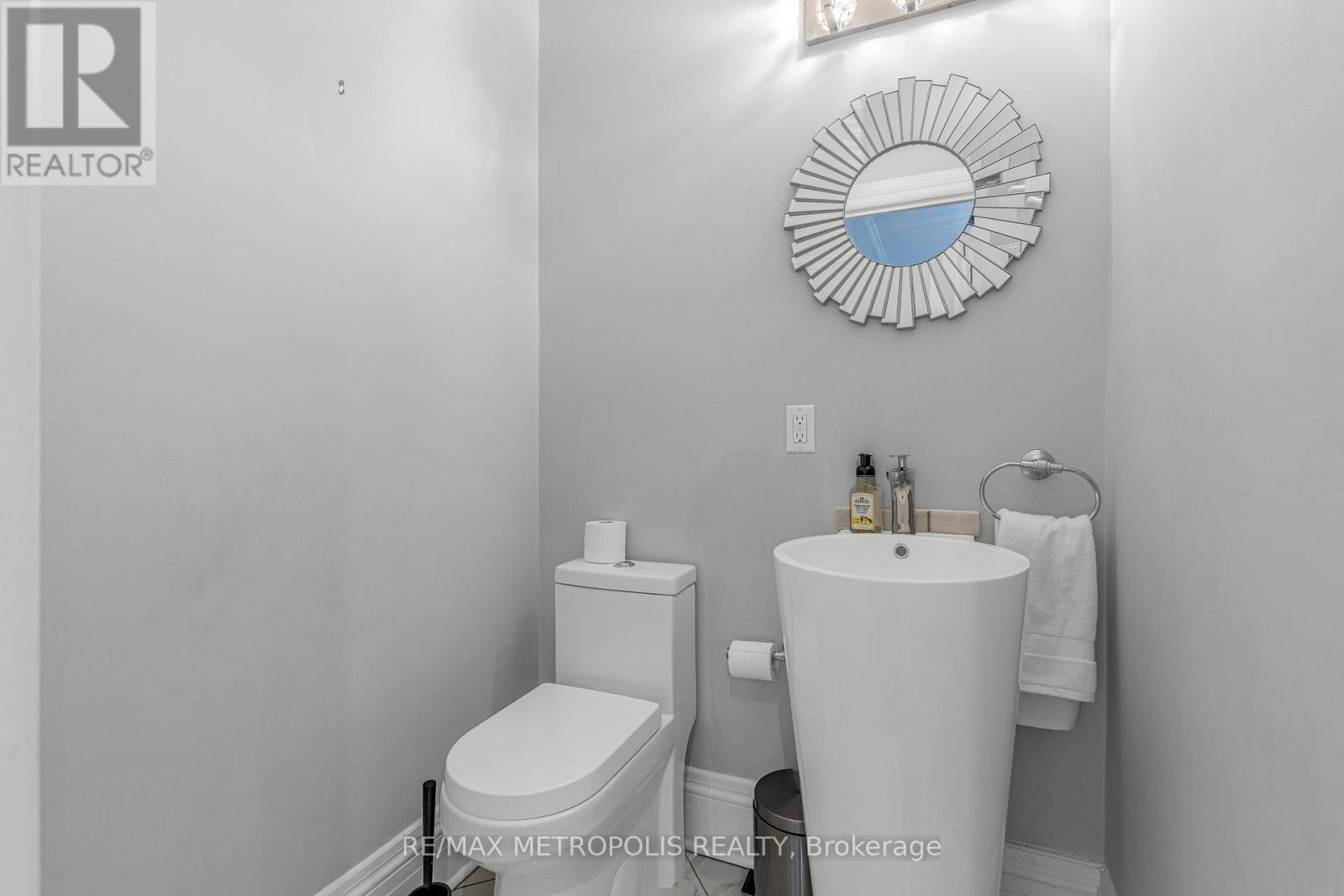 26 Algonquin Avenue, Toronto, Ontario  M6R 1K7 - Photo 14 - W14033282