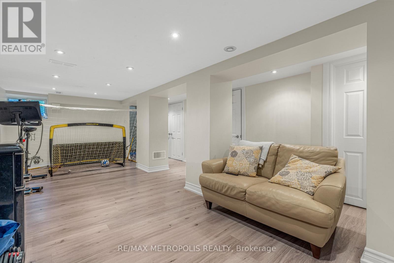 26 Algonquin Avenue, Toronto, Ontario  M6R 1K7 - Photo 32 - W14033282