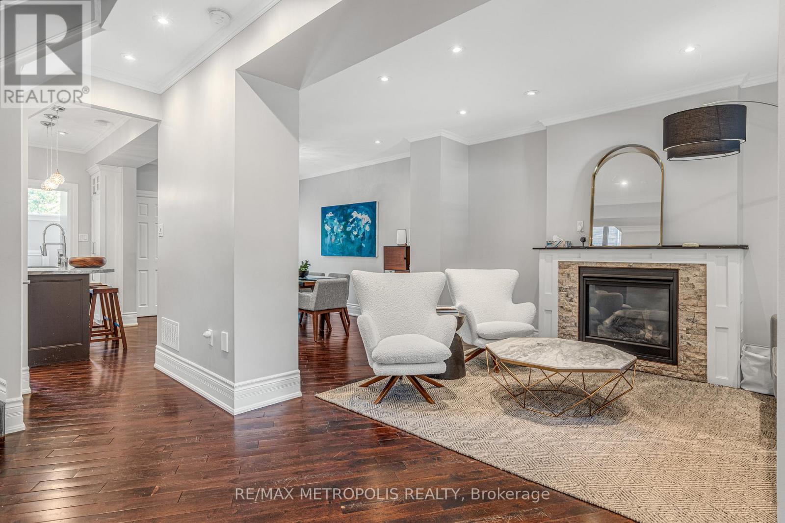26 Algonquin Avenue, Toronto, Ontario  M6R 1K7 - Photo 4 - W14033282