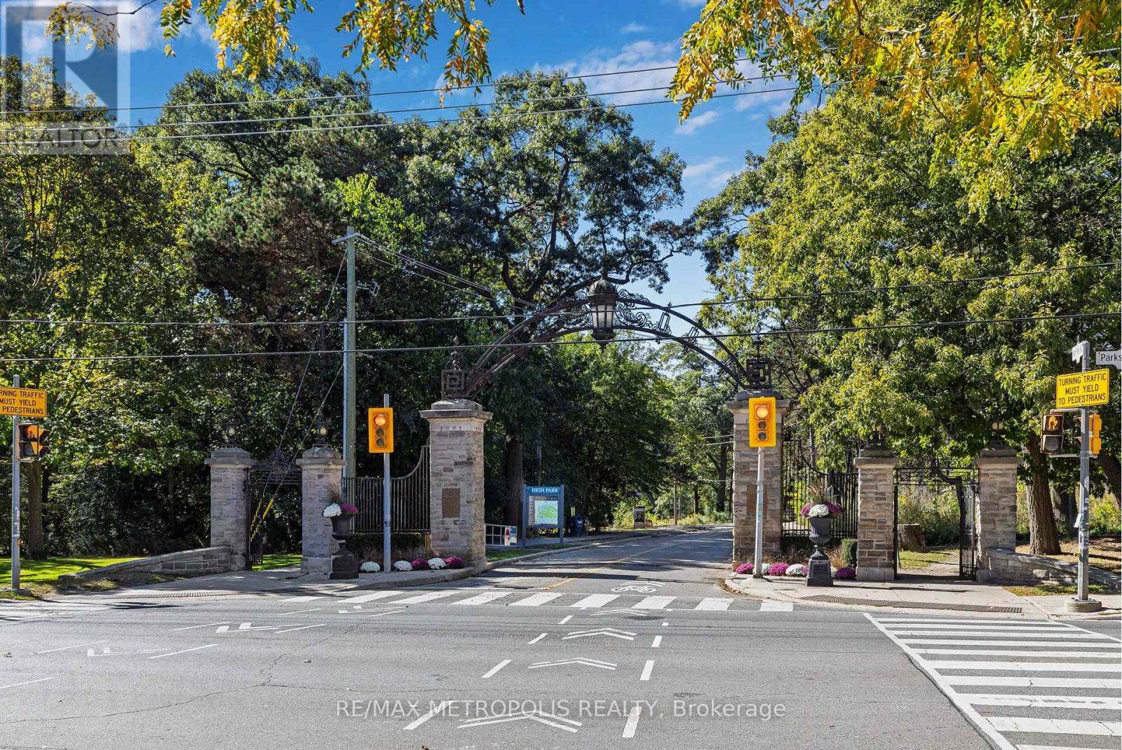 26 Algonquin Avenue, Toronto, Ontario  M6R 1K7 - Photo 42 - W14033282