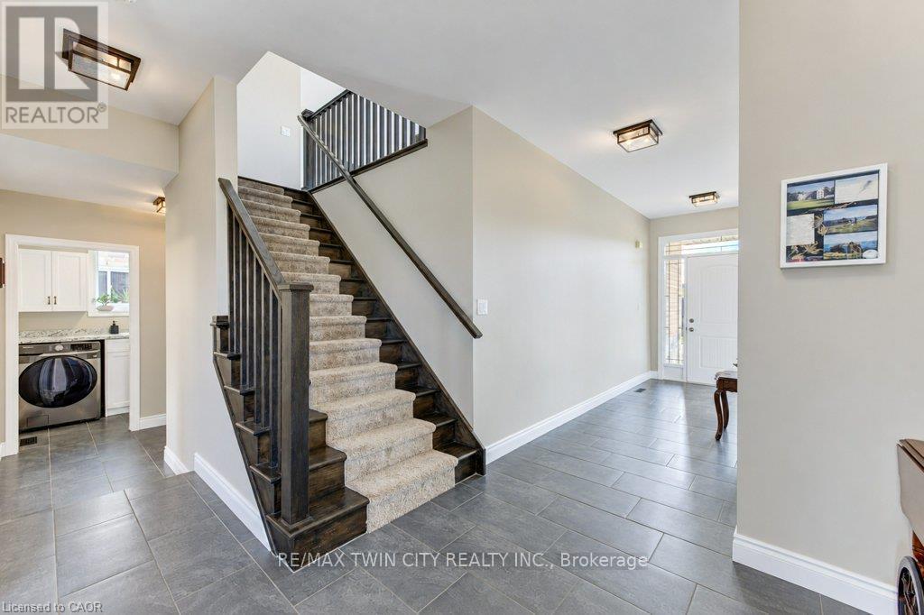 524 Sundew Drive, Waterloo, Ontario  N2V 0B8 - Photo 4 - X14033190