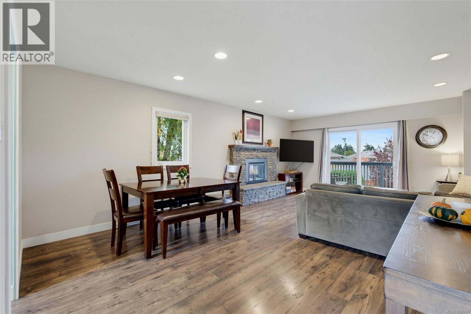 13 4391 Torquay Dr