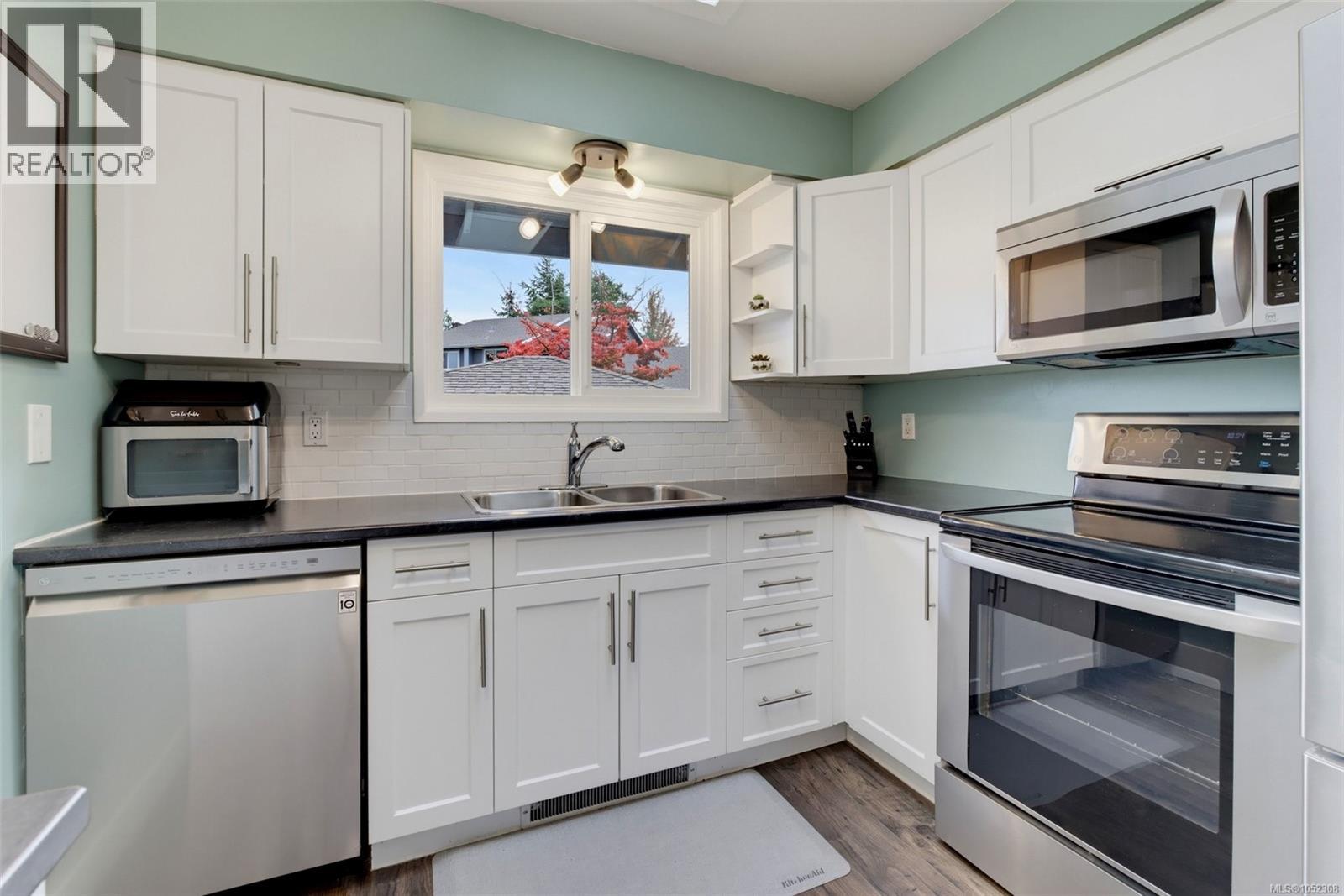 13 4391 Torquay Dr
