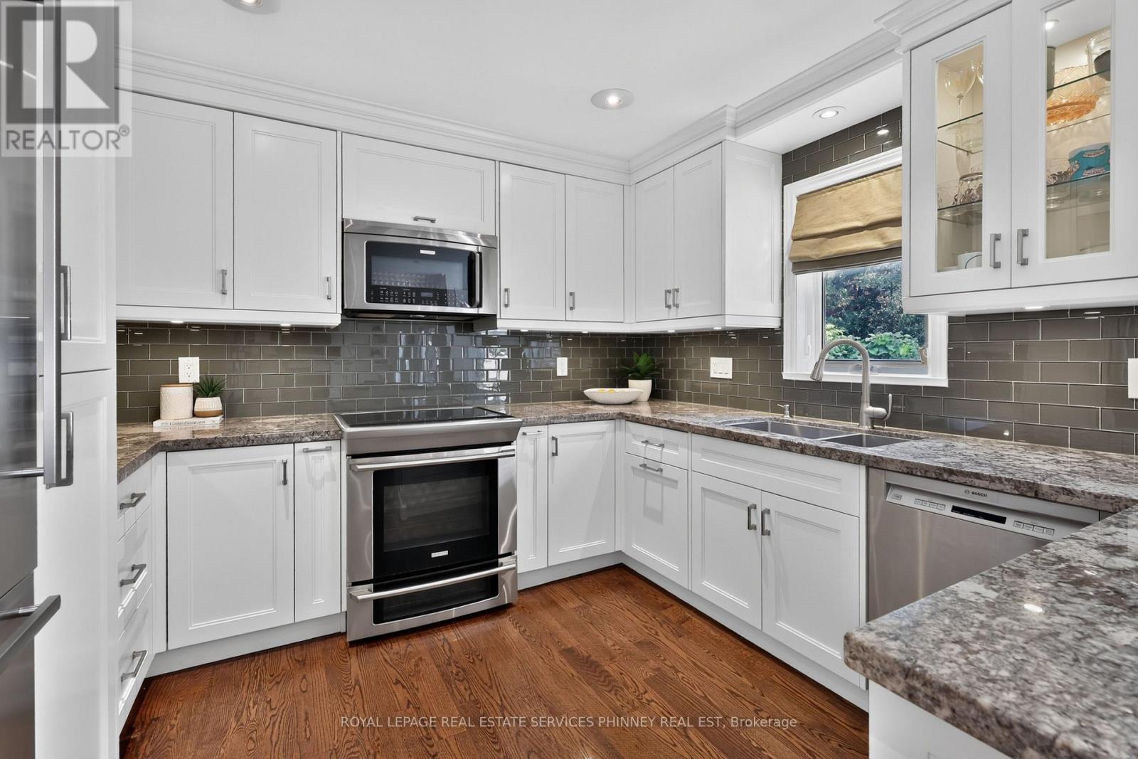 1012 Oak Meadow Road, Oakville, Ontario  L6M 1J7 - Photo 12 - W14032704