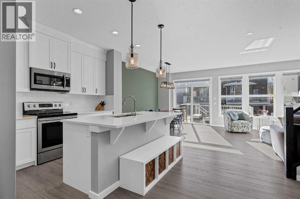 30 Bayview Circle SW, Airdrie, Alberta  T4B 4H3 - Photo 7 - A2352372