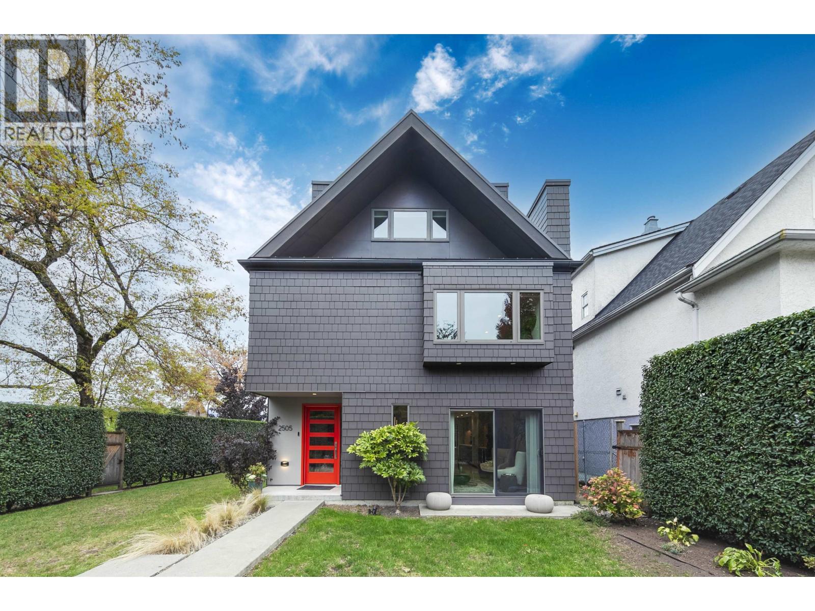 2505 ADANAC STREET, vancouver, British Columbia