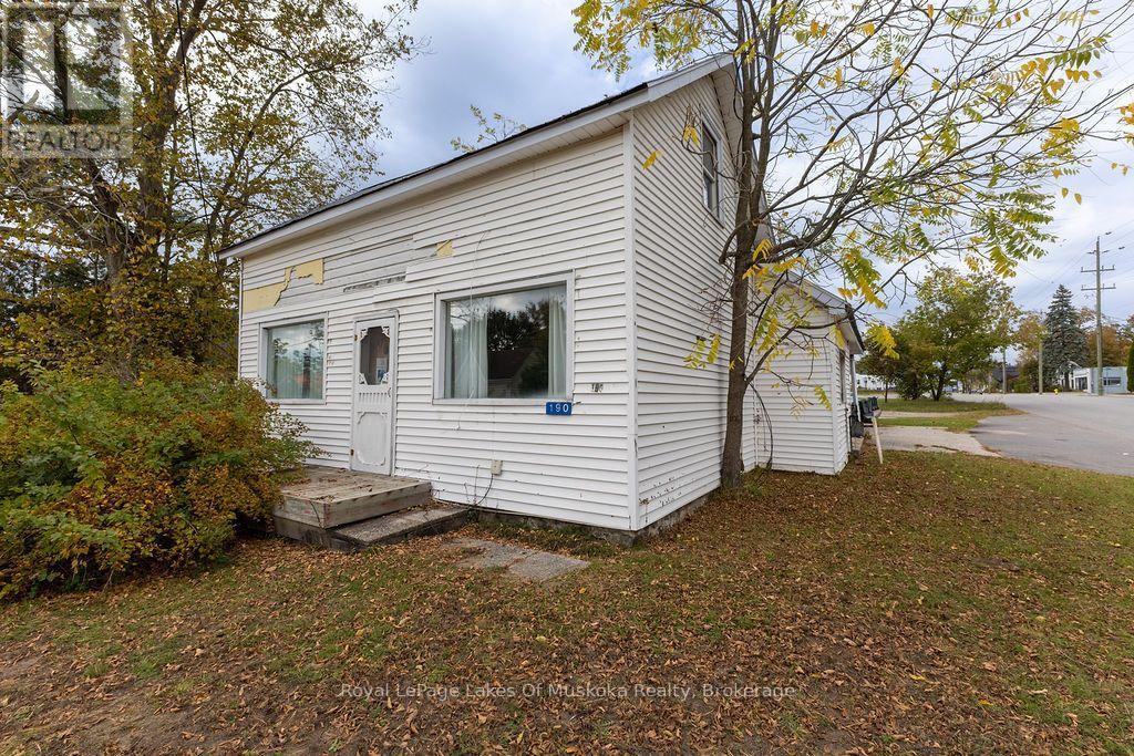190 Phillip Street E, Gravenhurst, Ontario  P1P 1J3 - Photo 2 - X14033444