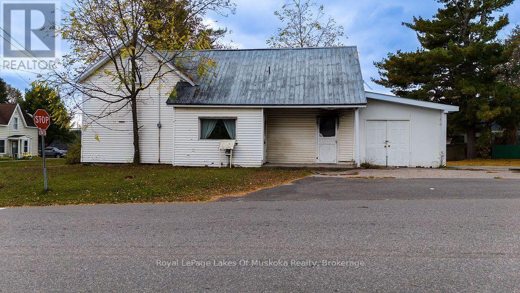 190 Phillip Street E, Gravenhurst, Ontario  P1P 1J3 - Photo 3 - X14033444