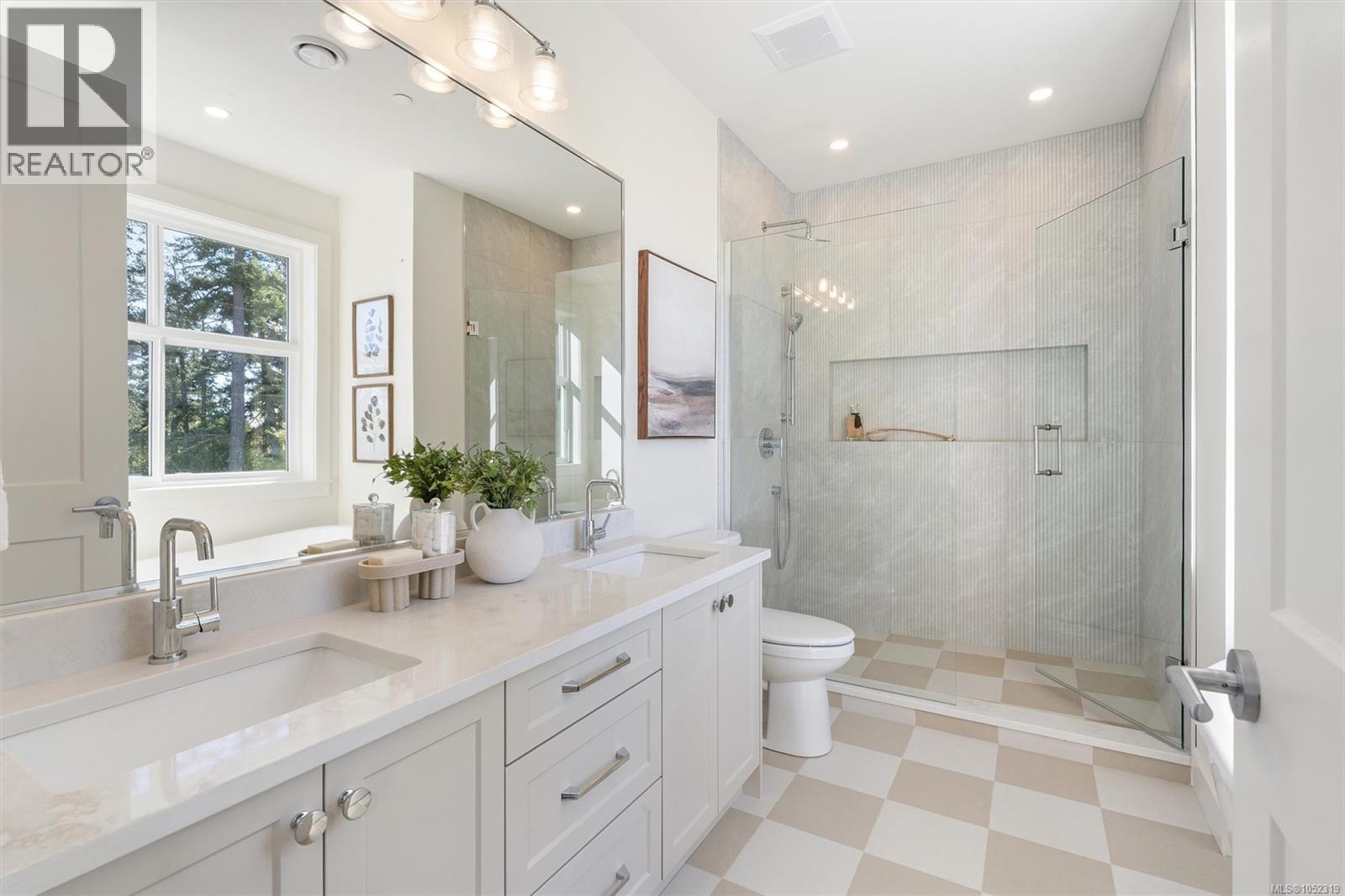 2 768 Lindsay St