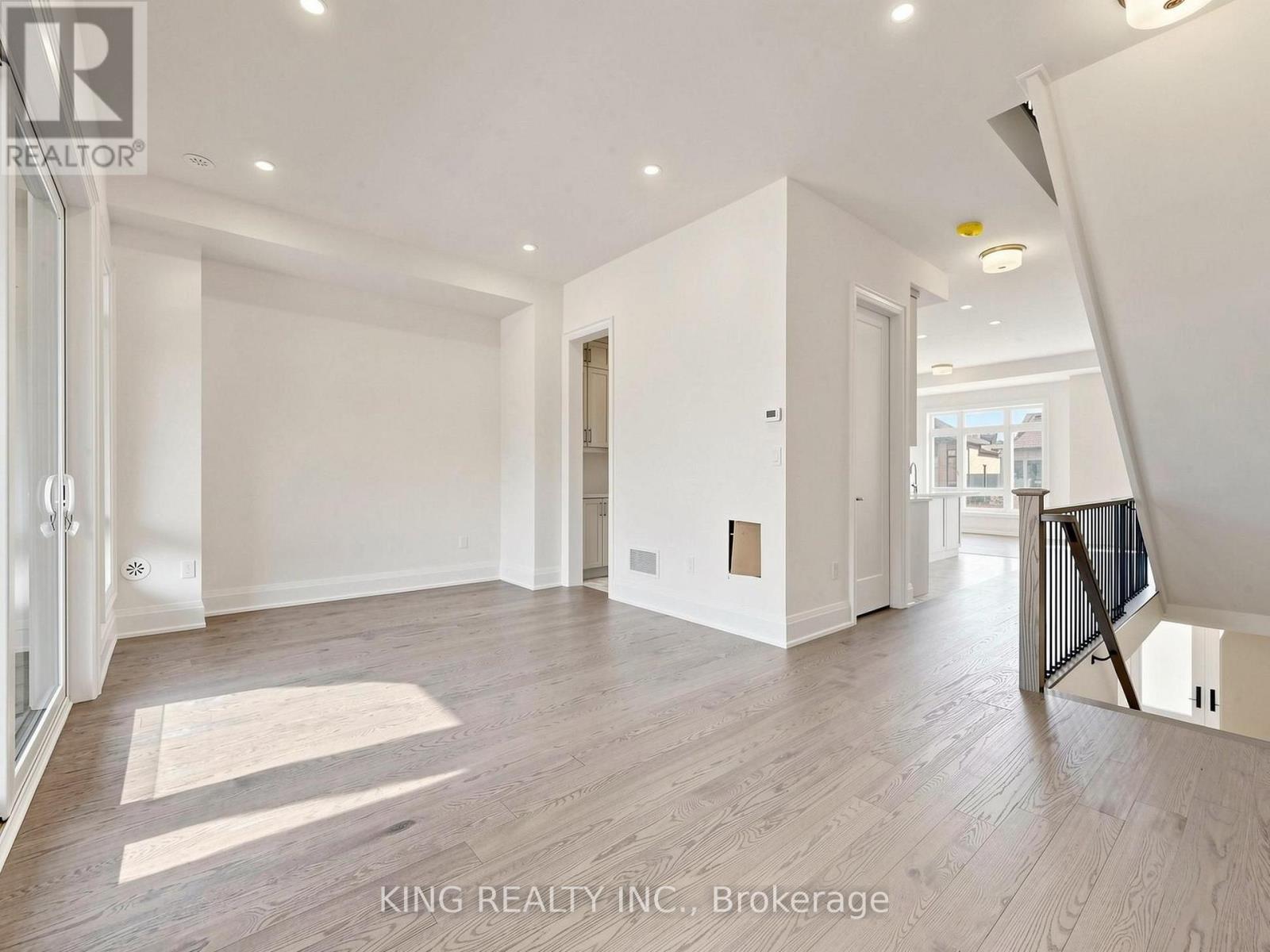 107 Jack Bowerbank Boulevard, Oakville, Ontario  L6M 4K1 - Photo 9 - W13872030