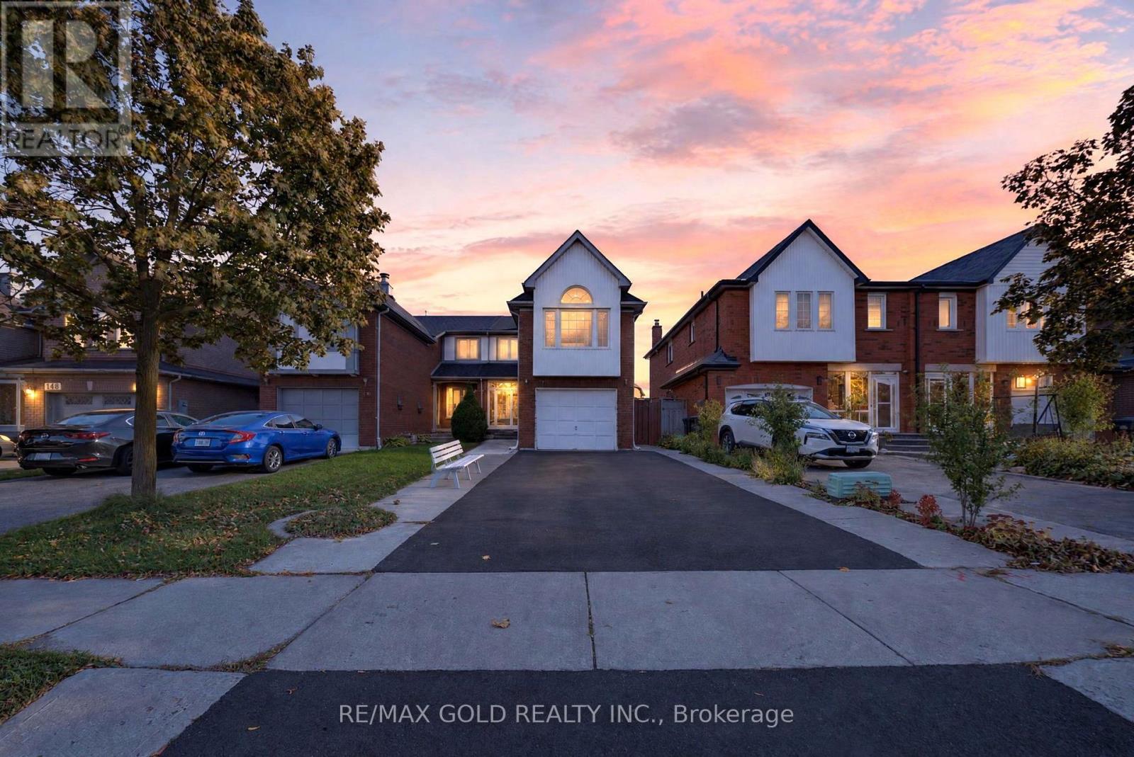 152 Bighorn Crescent, Brampton, Ontario  L6R 1G1 - Photo 3 - W14030740
