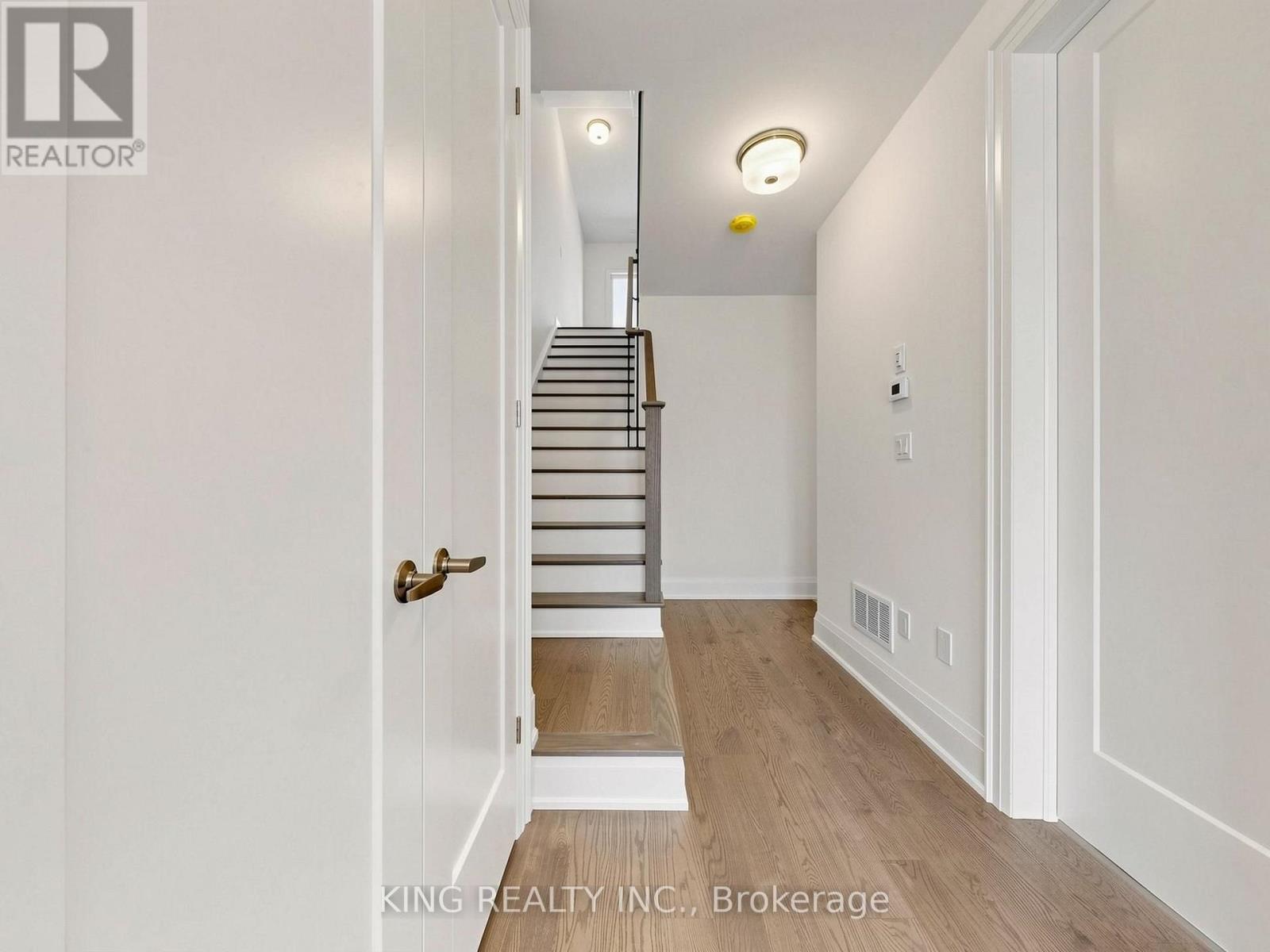 107 Jack Bowerbank Boulevard, Oakville, Ontario  L6M 4K1 - Photo 7 - W13872030