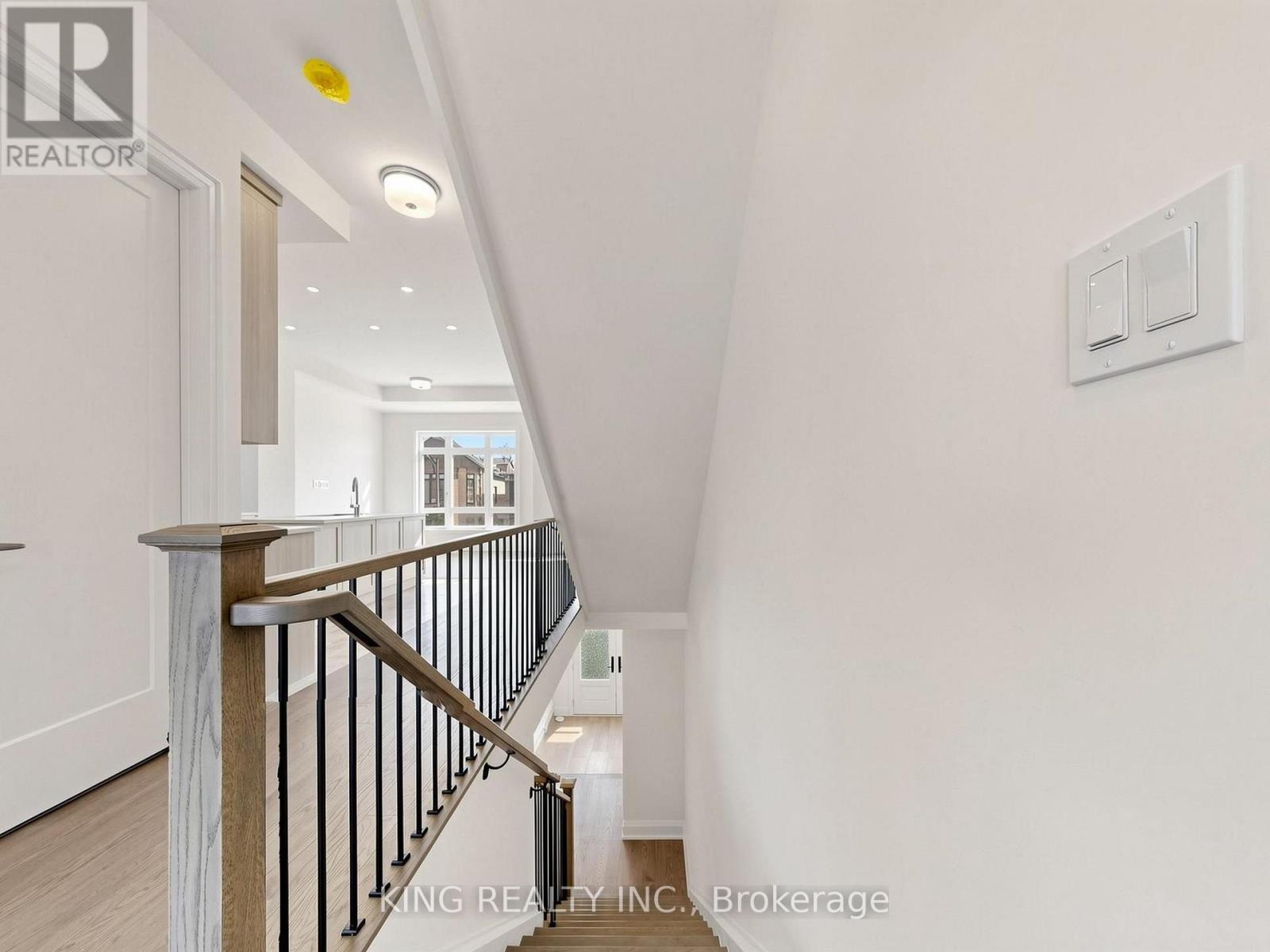 107 Jack Bowerbank Boulevard, Oakville, Ontario  L6M 4K1 - Photo 8 - W13872030