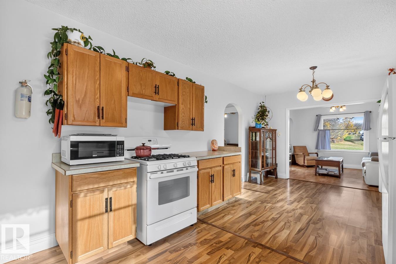 6 MONT CLARE PL