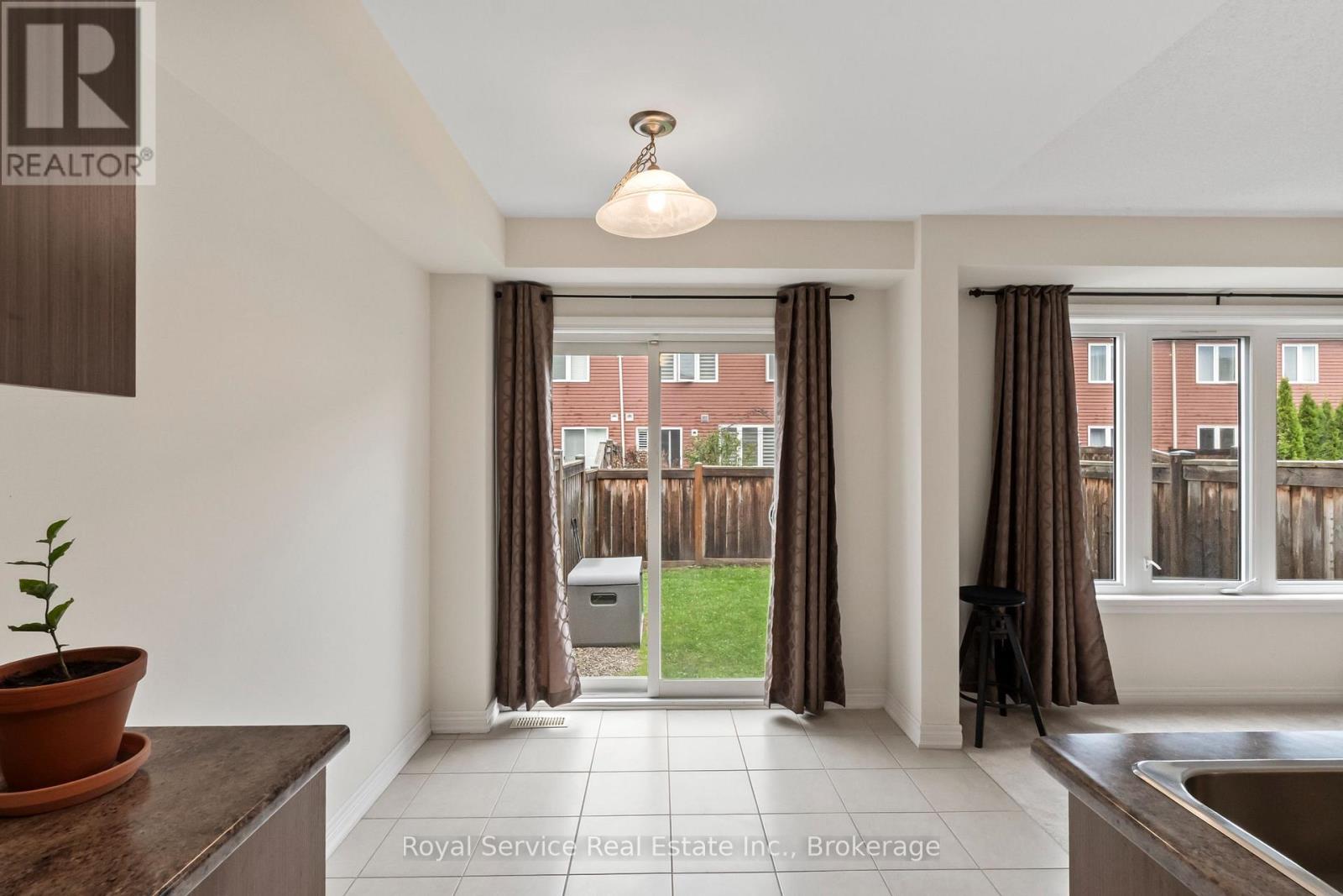 23 Tabaret Crescent, Oshawa, Ontario  L1L 0G5 - Photo 12 - E14033554