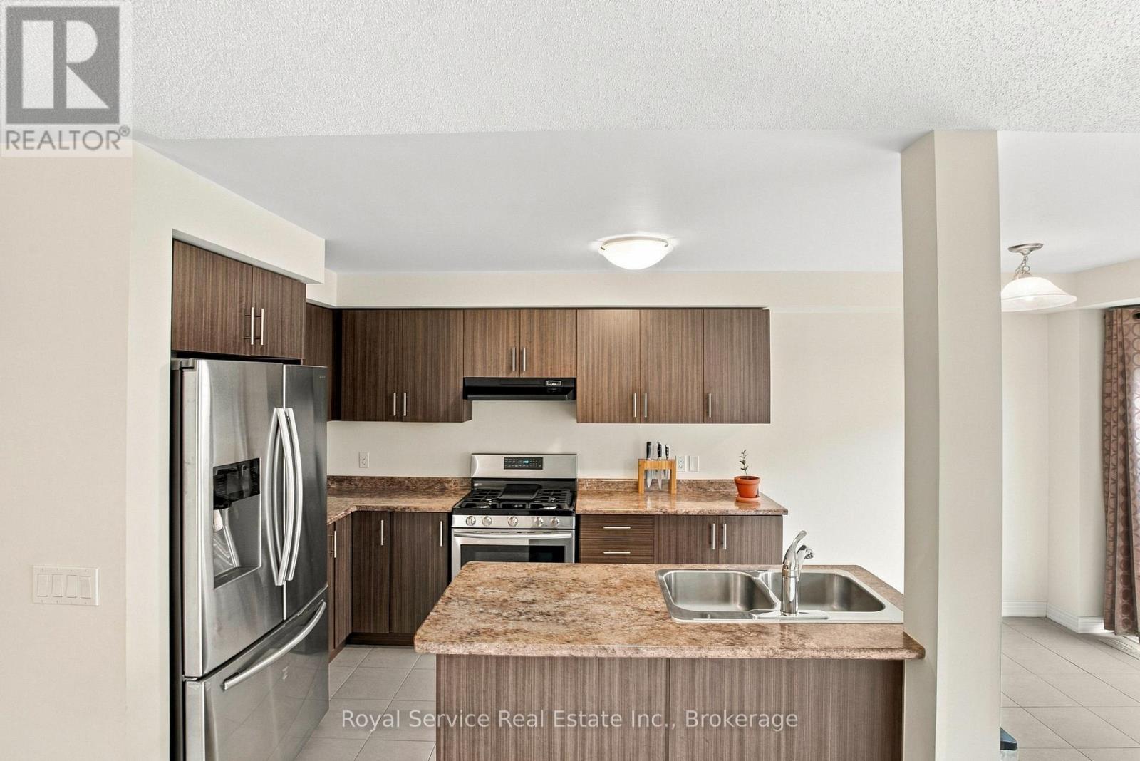 23 Tabaret Crescent, Oshawa, Ontario  L1L 0G5 - Photo 8 - E14033554