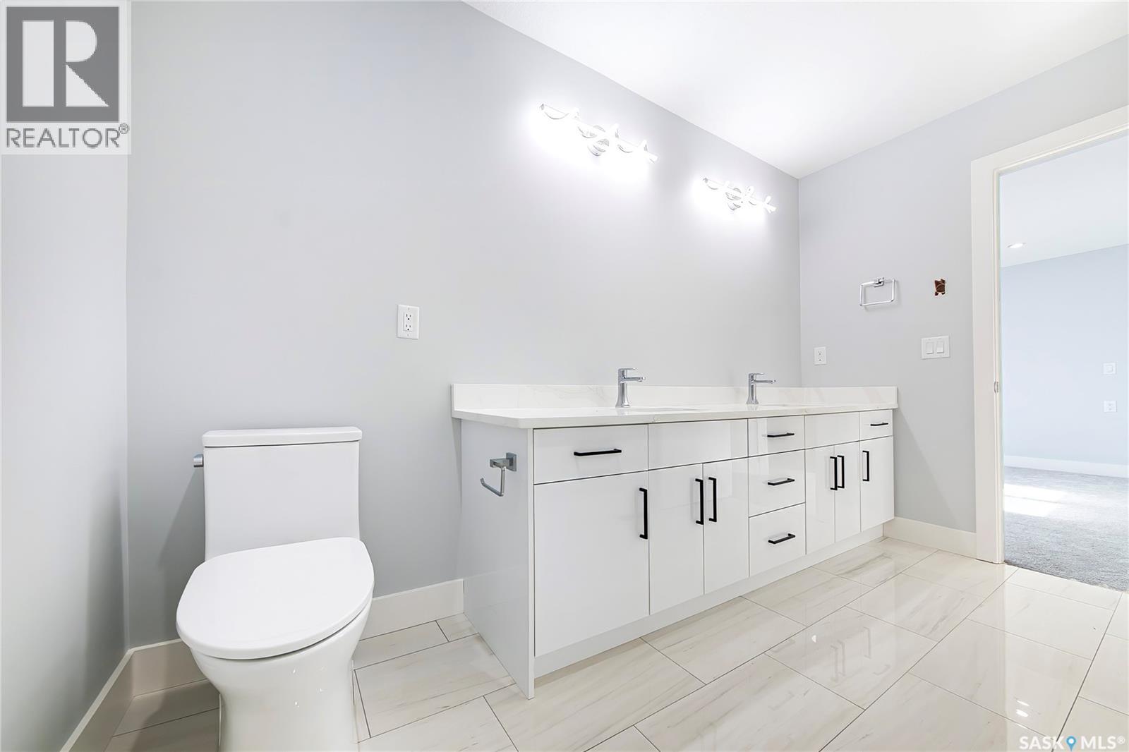 215 Taskamanwa Street, Saskatoon, Saskatchewan   - Photo 37 - SK049499