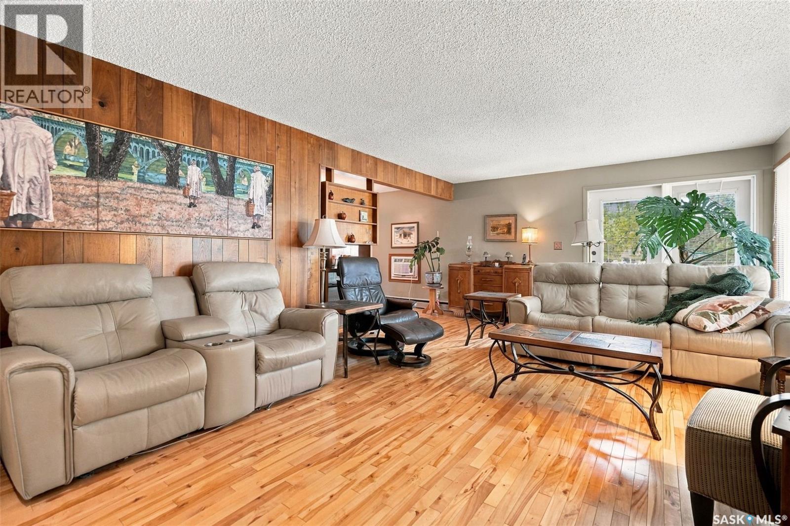 4002 Elphinstone Street, Regina, Saskatchewan  S4S 3K9 - Photo 4 - SK050990