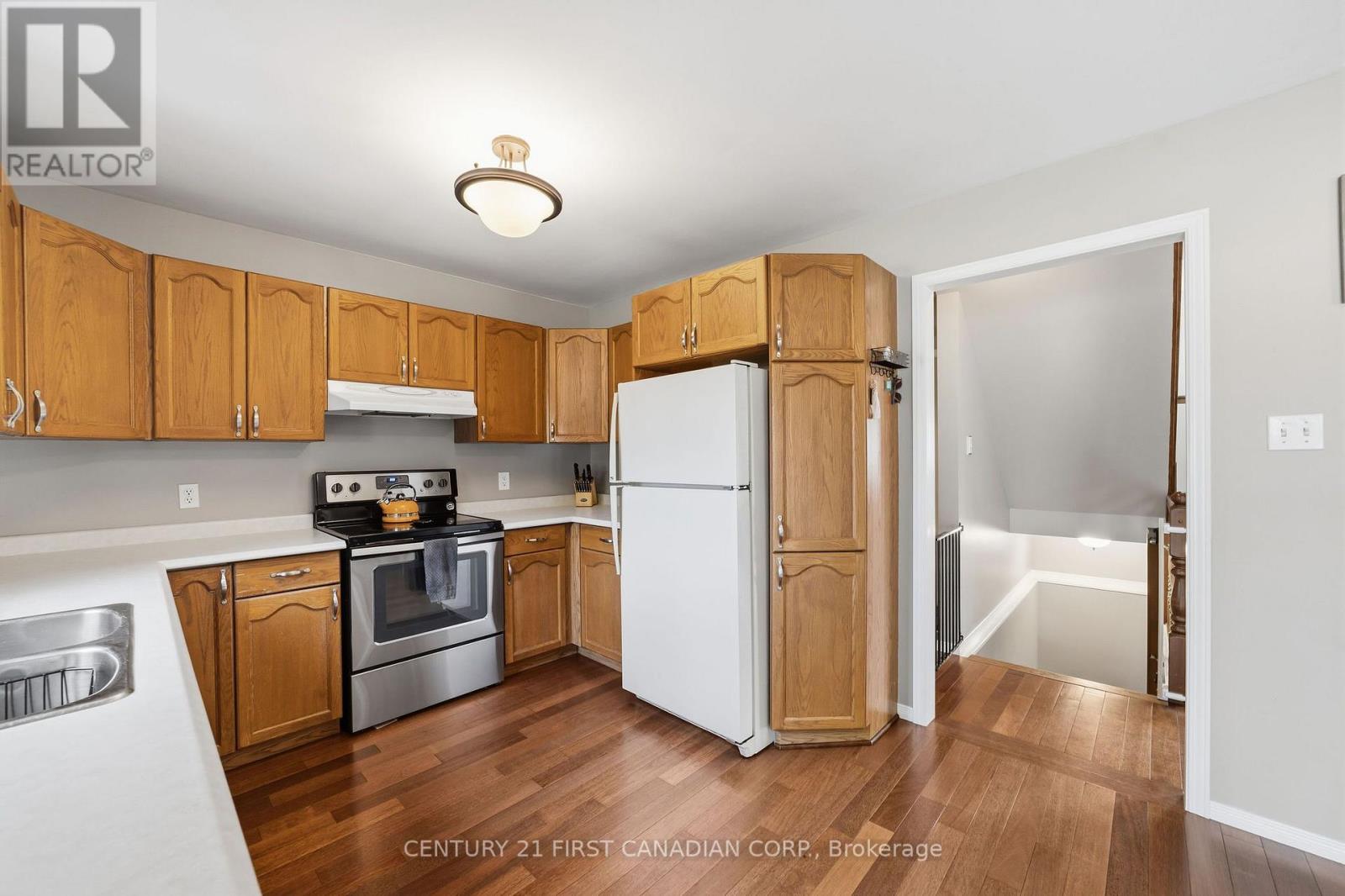 8 Robin Street, North Middlesex, Ontario  N0M 1A0 - Photo 18 - X14033540