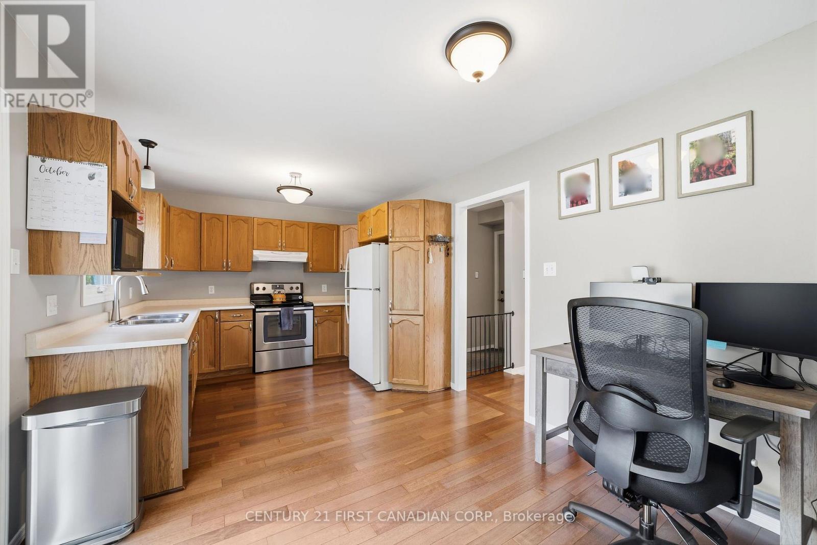 8 Robin Street, North Middlesex, Ontario  N0M 1A0 - Photo 19 - X14033540