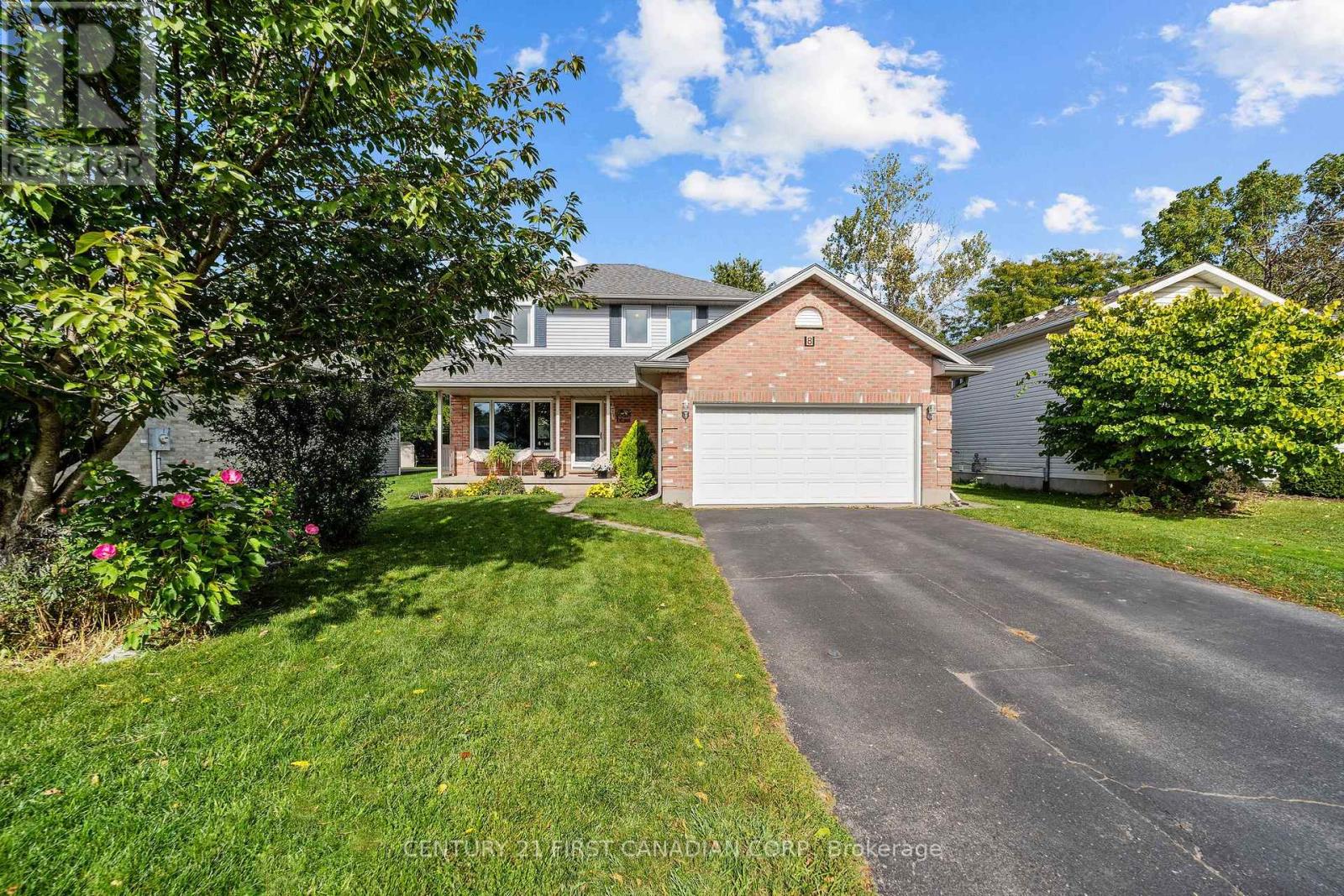 8 Robin Street, North Middlesex, Ontario  N0M 1A0 - Photo 2 - X14033540