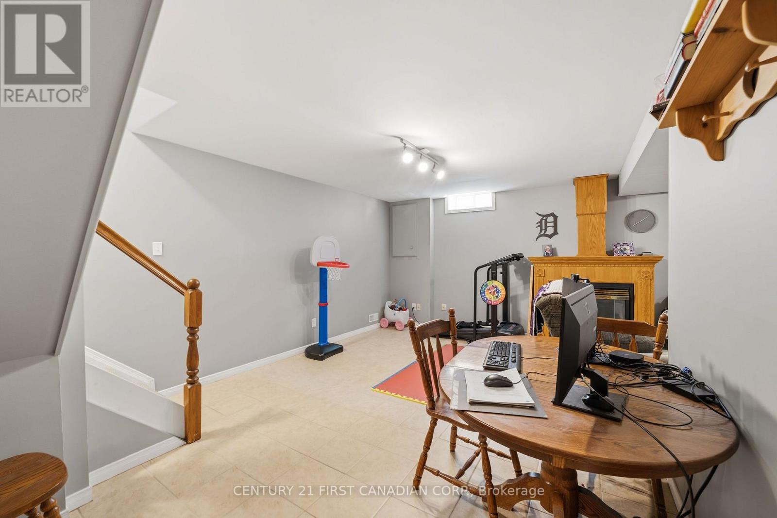 8 Robin Street, North Middlesex, Ontario  N0M 1A0 - Photo 27 - X14033540