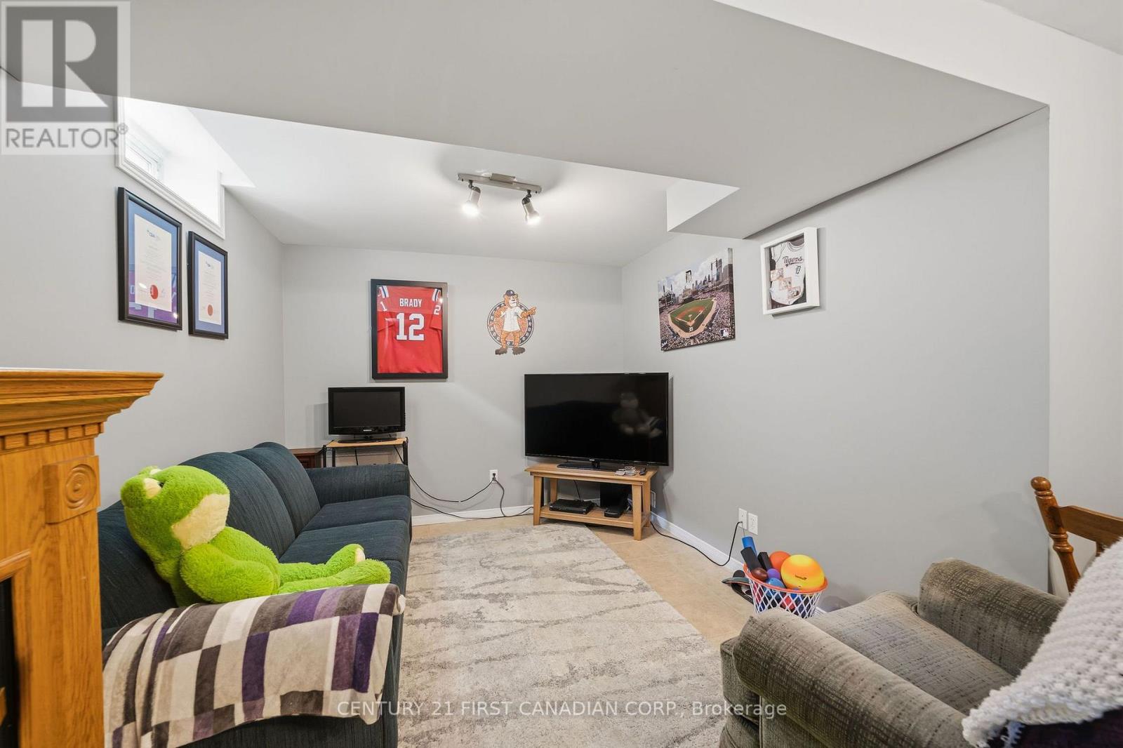 8 Robin Street, North Middlesex, Ontario  N0M 1A0 - Photo 29 - X14033540