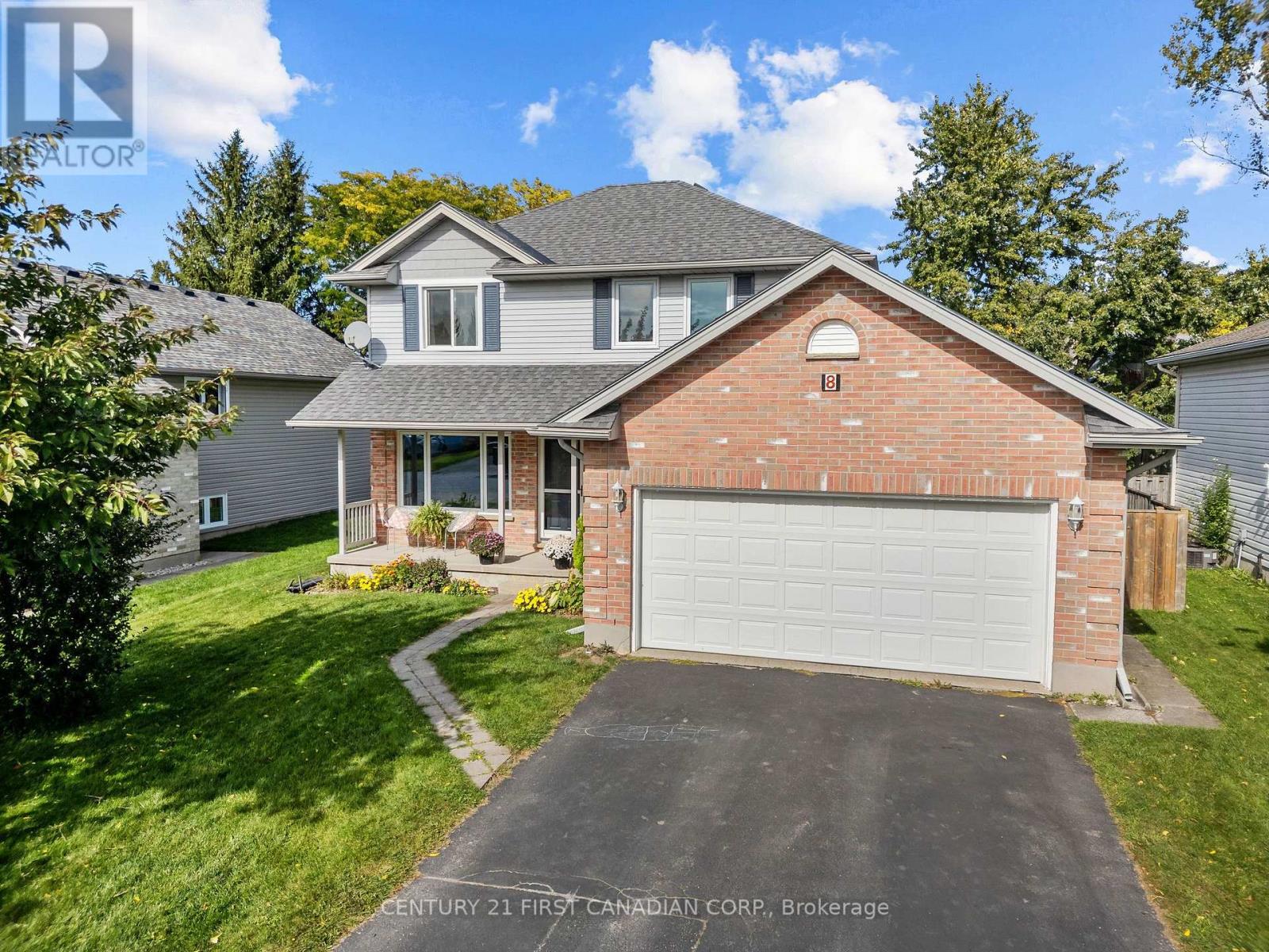 8 Robin Street, North Middlesex, Ontario  N0M 1A0 - Photo 3 - X14033540