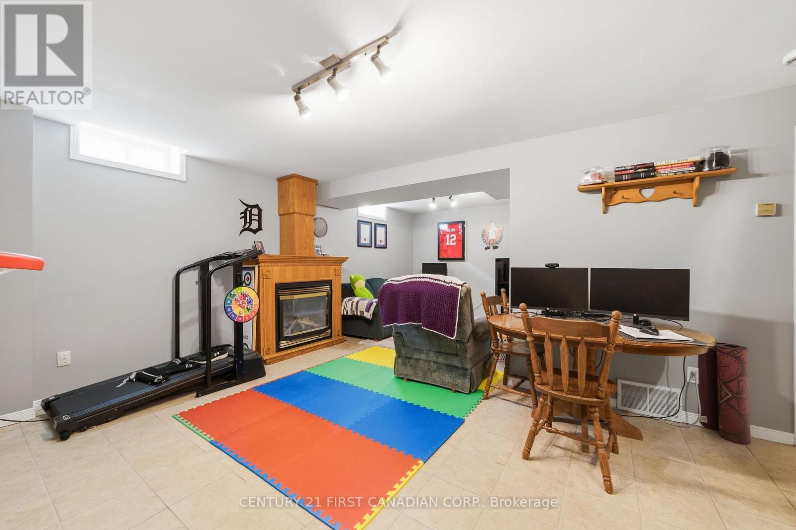 8 Robin Street, North Middlesex, Ontario  N0M 1A0 - Photo 31 - X14033540