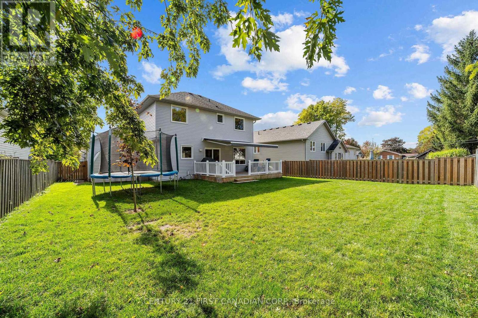 8 Robin Street, North Middlesex, Ontario  N0M 1A0 - Photo 34 - X14033540