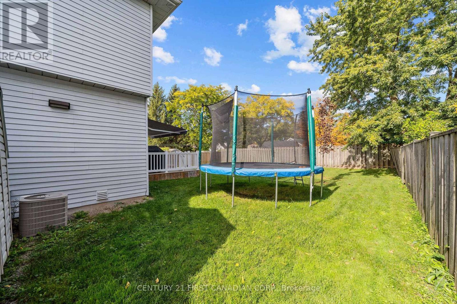 8 Robin Street, North Middlesex, Ontario  N0M 1A0 - Photo 38 - X14033540