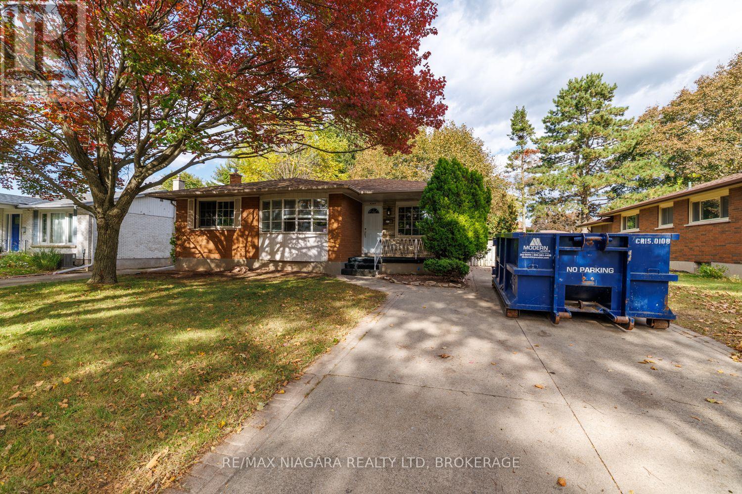 4344 Pettit Avenue, Niagara Falls, Ontario  L2E 6K8 - Photo 2 - X14033666