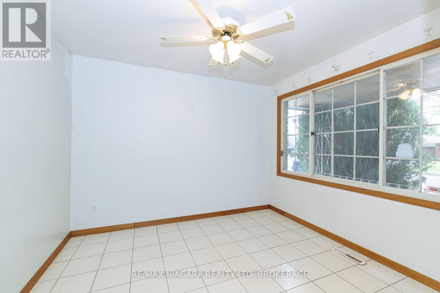 4344 Pettit Avenue, Niagara Falls, Ontario  L2E 6K8 - Photo 7 - X14033666