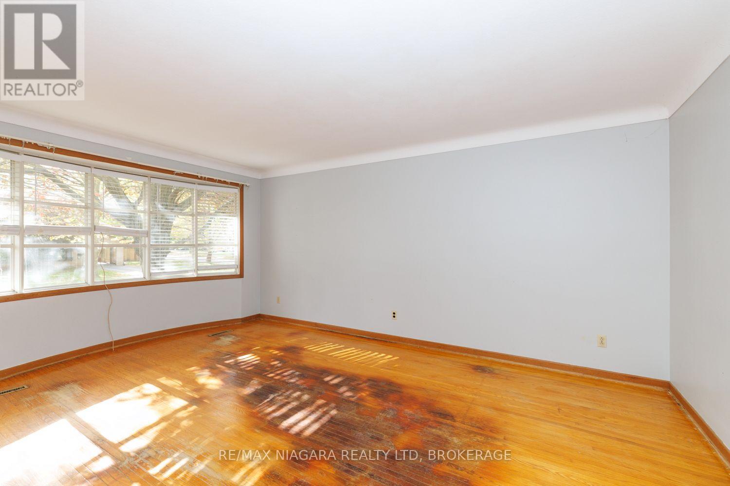4344 Pettit Avenue, Niagara Falls, Ontario  L2E 6K8 - Photo 8 - X14033666