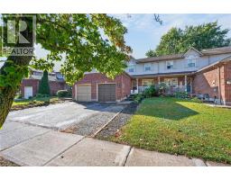 11 HEDGE LAWN Drive, Grimsby, Ontario