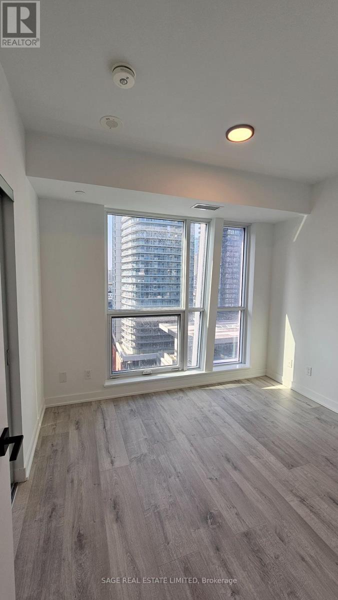 1806 - 327 KING STREET W