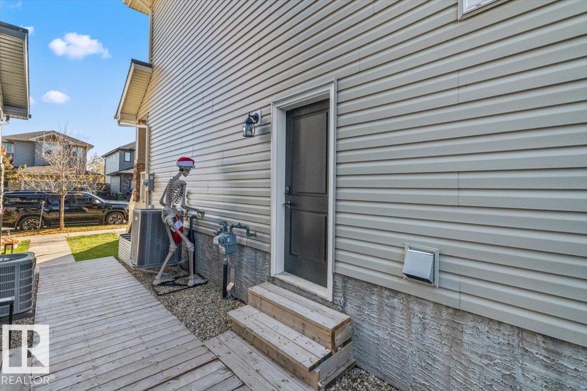 28 DAVIS ST