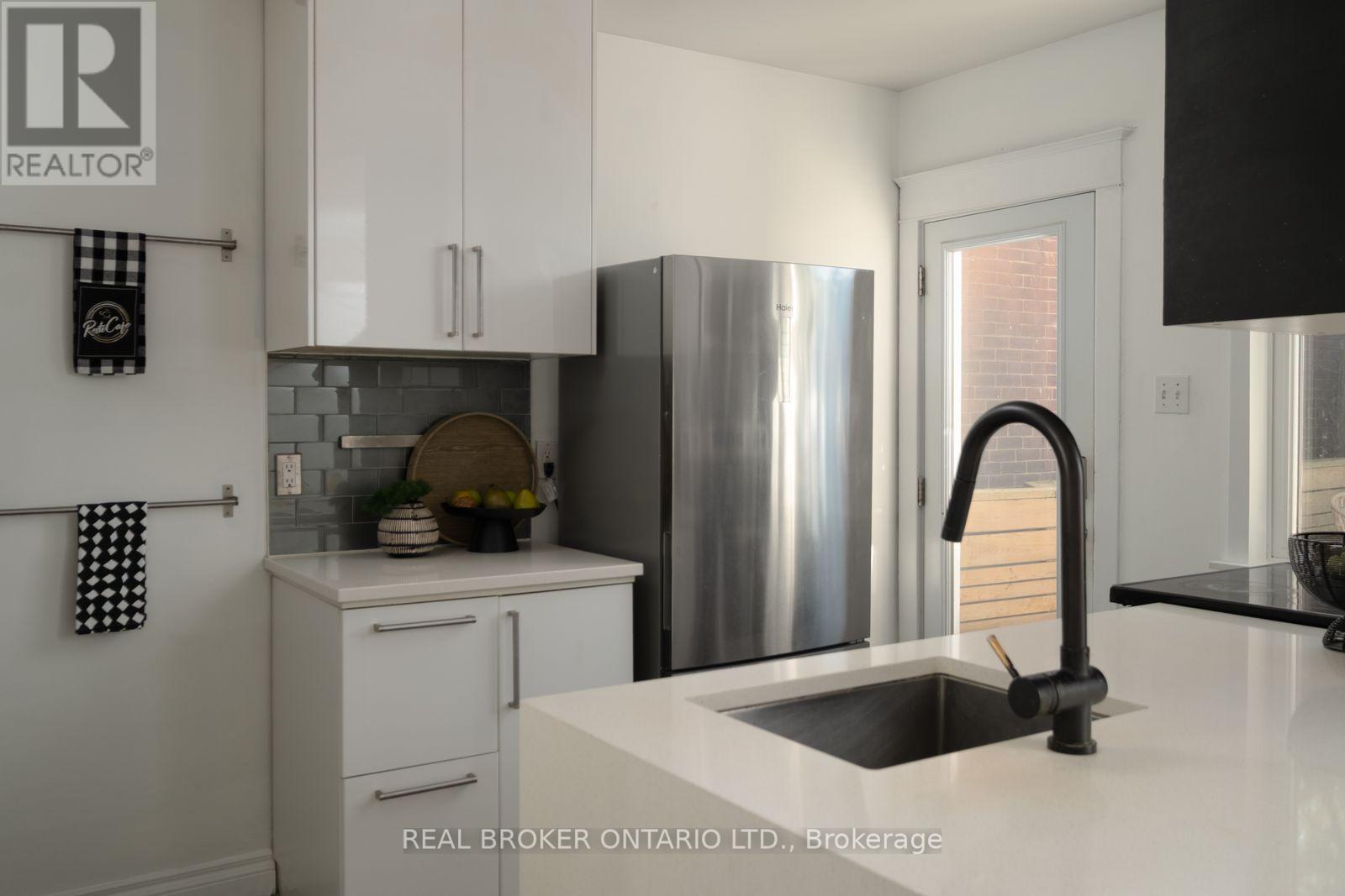 100 Oak Park Avenue, Toronto, Ontario  M4C 4M3 - Photo 17 - E14033538