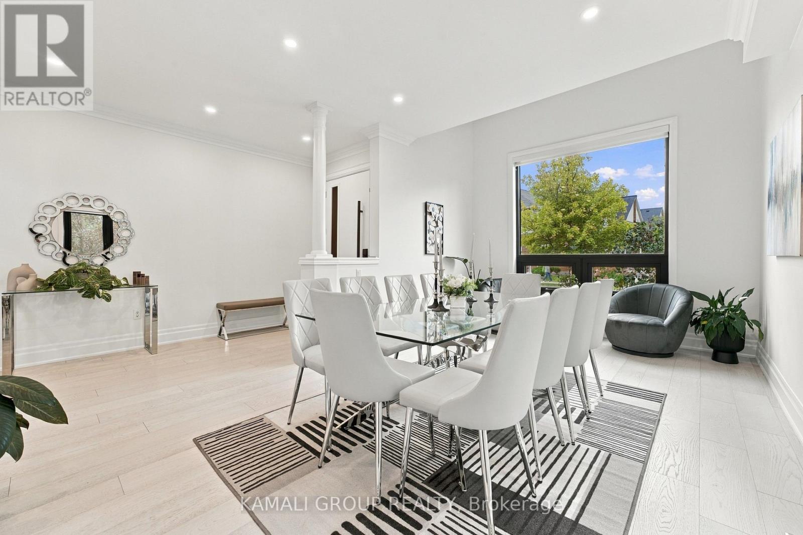 61 Barnwood Drive, Richmond Hill, Ontario  L4E 5A3 - Photo 6 - N14033642